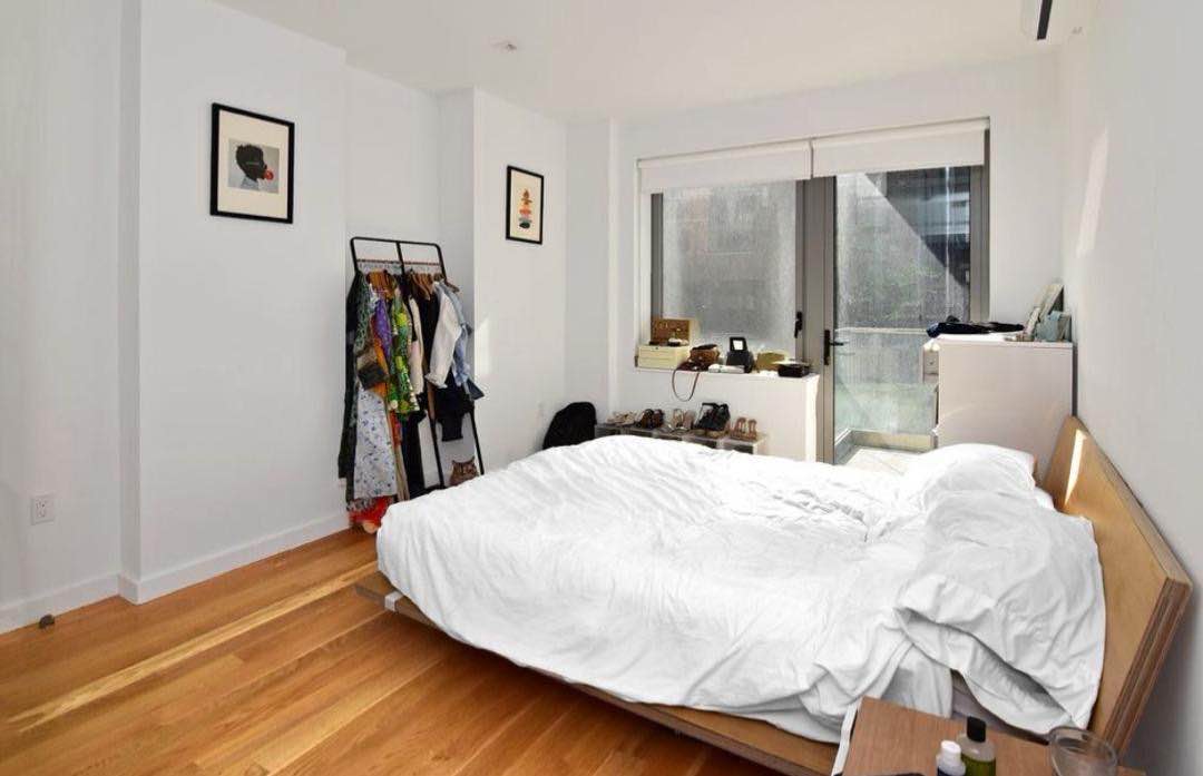 A cozy 1 bed, 1 bath apartment with hardwood floors, lots of natural light, and a modern kitchen. It's the perfect place for a city dweller looking for a comfortable and stylish home!