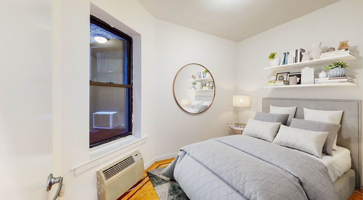 Room for Rent – Hell’s Kitchen, Available Oct 1 (Flexible)
Cozy, unfurnished room in a 2BR/1BA apartment in the heart of Hell’s Kitchen. Large closet, plenty of space for a full/queen/king bed plus desk or dresser.
Share the apartment with a friendly gay couple—LGBTQ+ affirming roommates preferred.
Prime location: 2 blocks from A/C/E 50th St Station, laundromat around the corner, and tons of nearby shops and restaurants.
Interested? Send a message to schedule a viewing!