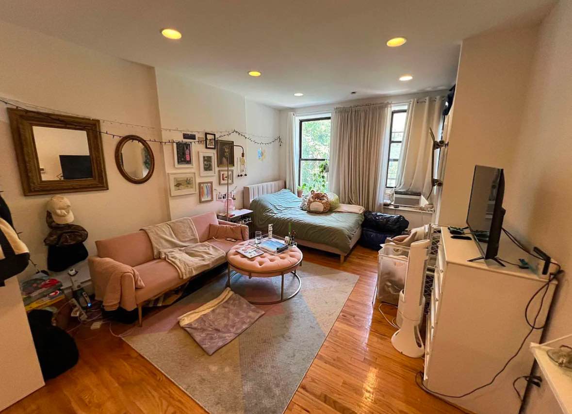 Hi, My apartment is available for rent. Utilities (Electricity, Gas, AC, Heat, WiFi) are included in the rent price.

The room is fully furnished, the apartment is in a great location only few blocks away from the train station and Hospitals. There are many stores, shops, restaurants, and supermarkets within walking distance away. Also, a laundry mat is in the building in the basement, open 24/7, and a couple of great pizza places, as well as nice restaurants- Chinese , Mexican and Japanese and the likes.

If you're looking for a friendly, clean, peaceful, spacious place in the city, I strongly recommend my apartment. 

Message me for more info and to  schedule a meet-up/viewing. Reach out to me on (nadiadubia987@outlook.com)