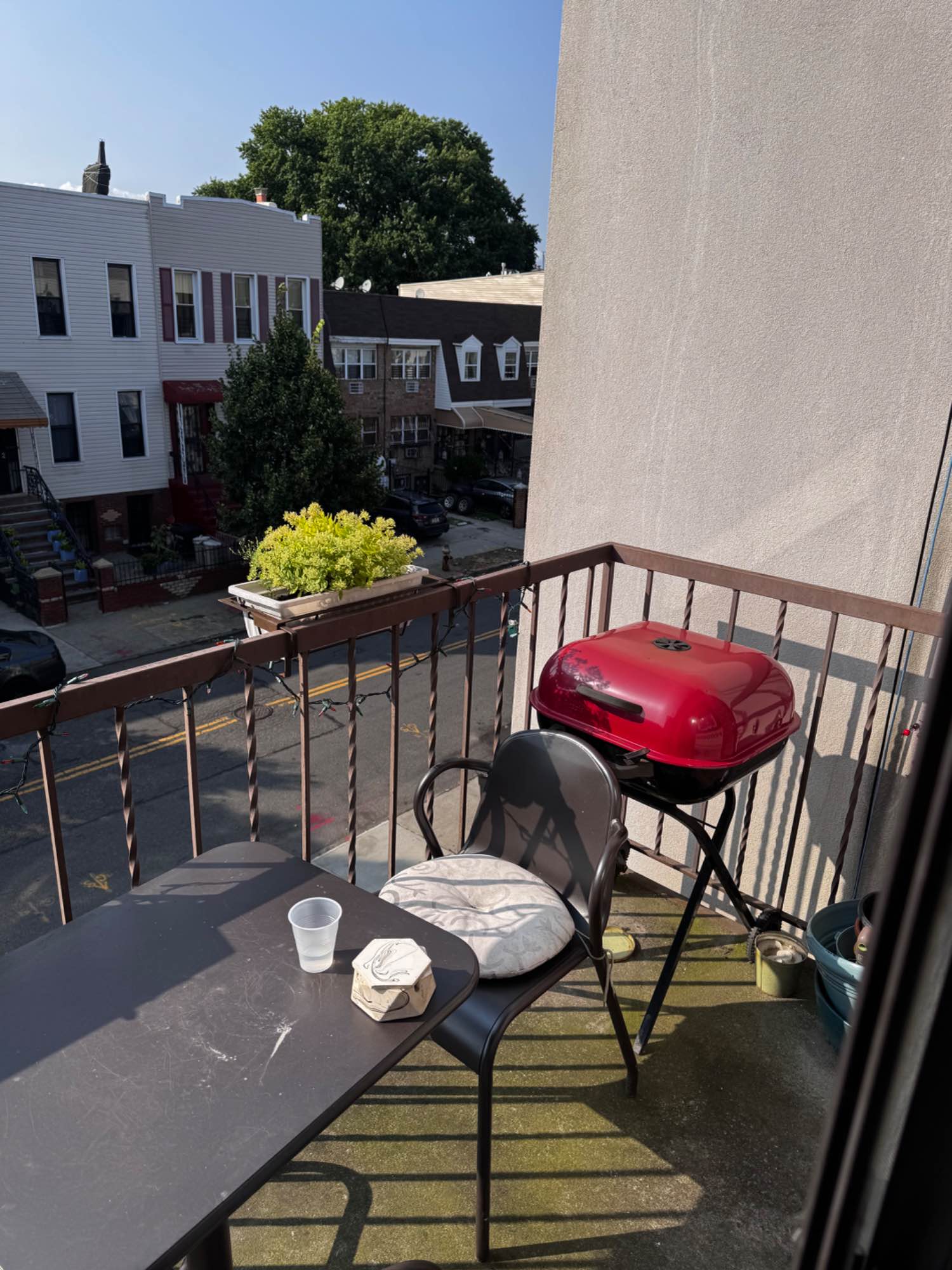2 Rooms Available in Beautiful 3rd-Floor Apartment! 🏡✨
Hi! I’m Sheena — an entrepreneur in my late 30s. I’ve just expanded into a work space and I’m looking for two loving, respectful roommates to share this peaceful home with.
🛏️ Apartment Features:
• Located on the 3rd floor with tall ceilings and great natural light
• Private balcony – perfect for morning coffee or relaxing after a long day
• Extra storage space available
• Clean, cozy, and full of good energy
• My personal items will be out soon, so the space will be ready for you to make it your own!
📍 Location Highlights:
• Just a few blocks from the J & L trains – easy commute
• Surrounded by restaurants, bars, and cafes
• Vibrant, walkable neighborhood with everything you need close by
🕒 Viewings:
Feel free to come by and take a look anytime — I’m flexible and happy to show the space!
Looking to fill 2 rooms with friendly, responsible people who value a calm, comfortable home environment. If that sounds like you, let’s connect!