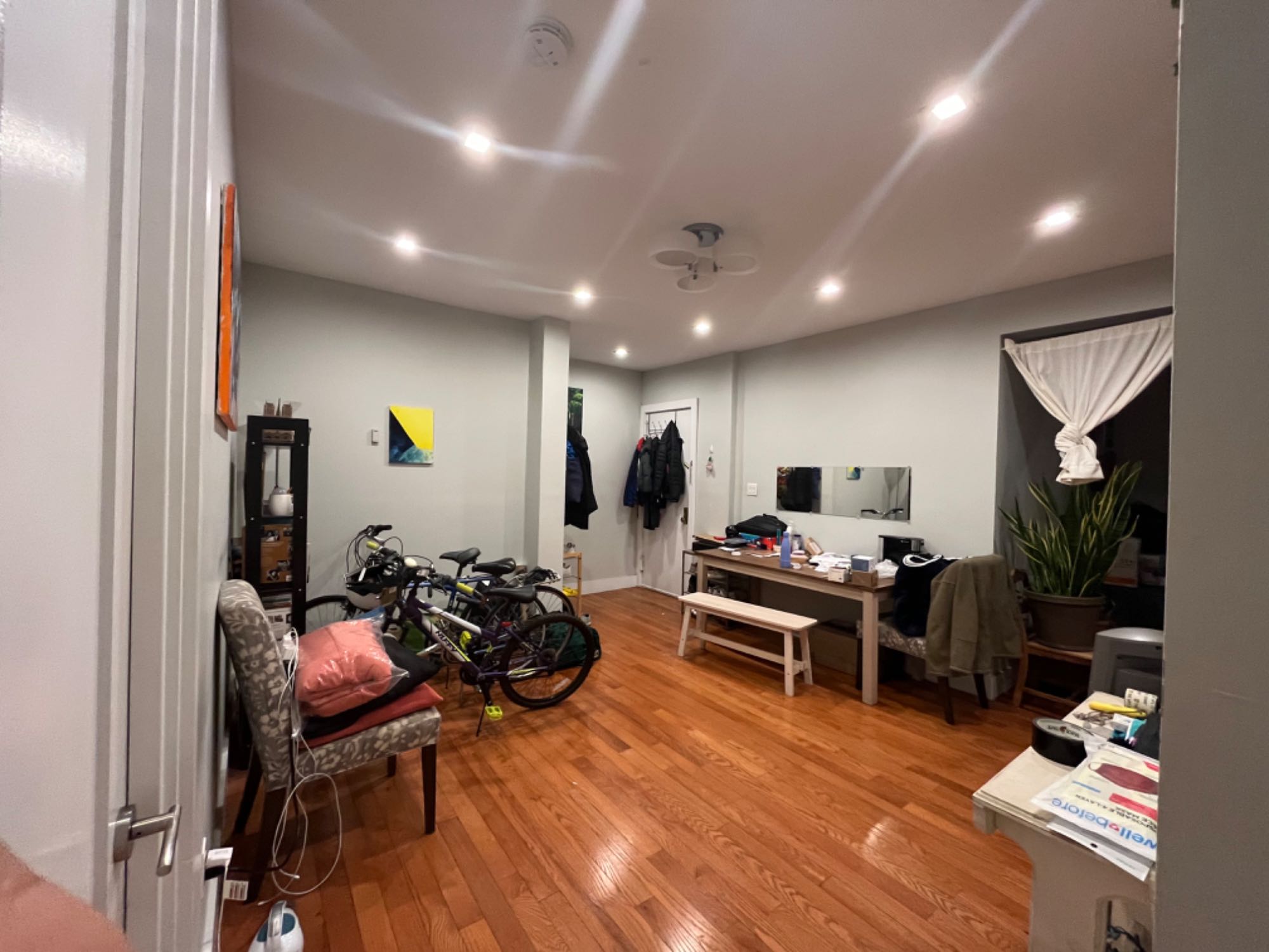 1 room available in 3 bd 1.5 br on 4th/top floor of a walkup building in Flatbush. 10 minutes walk from both the courtelyou stop off Q and 2/5 at Beverly rd. Room can come furnished with bed, small dresser, and desk.
Roommates would prefer women.
Rent- $910 for subletting from the month of June- September. There is an option to be on the renewed lease for October if interested.
Utilities- electric, gas, internet $80-90
Pets welcome, there is a dog living here already
Two current roommates have been living here. One of the roommates plays a guitar so that’s the only noise factor you’ll get. Dynamic in apt is pretty chill, everyone contributes to cleaning and buying paper needs.
Need to be able to show proof of identity, employment , and rental history to be considered .
Cannabis friendly
LGBTQ friendly