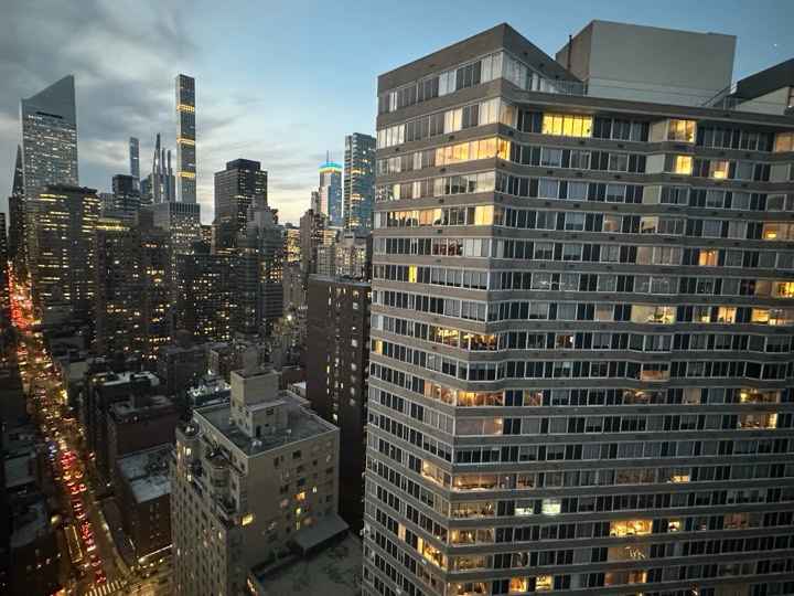 Details: 
🏡 Approx. 1,000 sq ft | 2 bed, 1.5 bath 
🚪 Available room has an ensuite bathroom 
🏙 36th floor – incredible views in every direction 
👕 Doorman, loads of closets 
🐱 She has 2 cats, so must be pet-friendly 
💁‍♀️ She prefers a female roommate, mid-late 20's
💰 Rent: Maximum $2,667 (currently being negotiated, hopefully lower!)

It’s a great opportunity for someone looking for a beautiful, well-located place with a wonderful roommate 🙂 in a young luxury building.  
