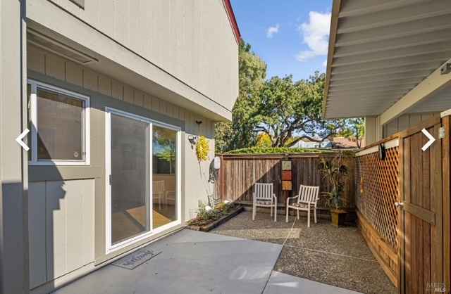 A cozy, bright, spacious, clean and welcoming room for rent in a 3bed 2bath townhome in a quiet , sun filled, safe neighborhood. Community pool and Jacuzzi onsite. 1350$ rent + 100$ Utilities. You will share bathroom with 1 more person.
The furnished ensuite includes a full-size bed, a comfortable couch, a big closet, shared bathroom, kitchen, dining area, lounge, a cute patio and onsite laundry. Modern amenities such as WiFi, garbage and recycling, dishwasher and your own free parking spot.
Perfect for a minimalist lifestyle! few mins drive to 101 hwy, Trader Joe’s, Whole Foods, Costco and Old Town Novato. Loma linda University, College of Marin. Ideal for doctors, travel nurses, and university/college students, international/exchange students (or someone coming to Marin County for 2-12+ months timeframe - can be extended). This is also a 6 mins walk to a bus stop at S.Novato Blvd/Redwood Blvd, Bus #154 takes you straight to downtown San Francisco. 10-15 mins drive to San Rafael or Petaluma.
It’s a non-smoking, drug free, no parties, quiet household w/ lots of space to work from home or study. Ideal for someone who don’t bring the party or overnight guests home and kind and respectful to us and neighbors.
About the roomies
Townhome will be shared with 2 individuals, considerate, quiet, clean 1 in their 40s - who are working professionals and into health and wellness and connected within the community & travel for work.