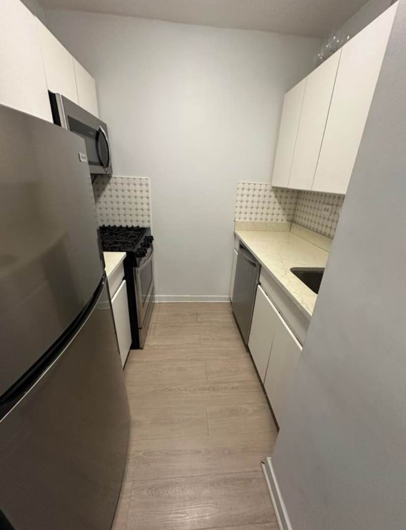 A BEAUTIFUL STUDIO with entertaining, dining/working, sleeping areas and a WALK IN CLOSET is now available!
