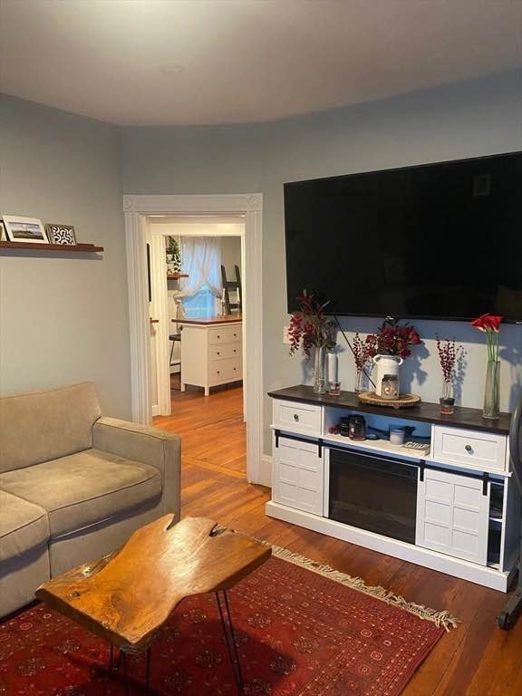 I’m offering a one bedroom apartment. For more information or if you want to schedule an appointment, kindly reach out to me via Jesusislord461@gmail.com, I will get back to you ASAP.