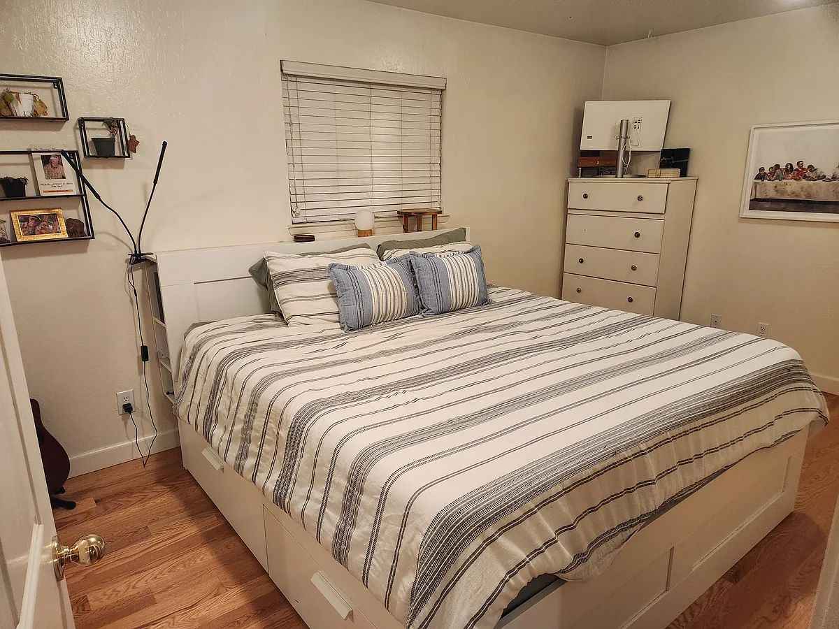 
This is Great Opportunity, Brand new clean and spacious studio apartment with a private bathroom, kitchen and private work space in New Braunfels, TX  available . It is renovated with high end finishing's and closets, throughout the studio apartment
Email me through sdonaldlewis@gmail.com
or text me on +1 5204135289
 for more information about the place
