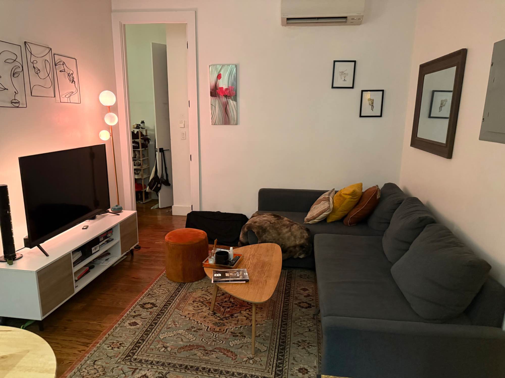 Hi all!

3 bed, 3 Bath with rooftop and private balcony access

Group of three roommates planning to live together preferred vs individals. Entire private apartment available, not a share.

In East Williamsburg right off the L at Montrose station 2 minute walk to station

This would be lease takeover October 1st of this year with the opportunity to renew the lease in June 2026

In-building laundry, walk up (no elevator) but only to the second floor

Total rent is $5,225

Requirements are income 40x rent and good credit score, guarantors are also welcome 🙂

Utilities not included but are typically 75-150 / month depending on usage

My roommates and I are selling furniture as well!

Laundry in building one floor below us

Let me know if interested. Allowing viewings all day today. Thanks! Message me at 3053023952