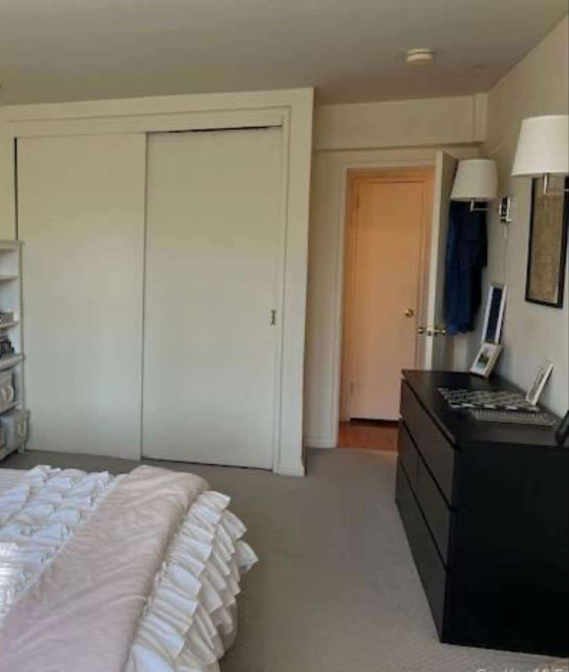 Welcome to your new home! This cozy one-bedroom apartment is now available. It has been lovingly cared for and is ready for you to move in. Perfect for a single person or a couple starting their journey together. Reach out to Swarezgary@gmail.com to see it today!