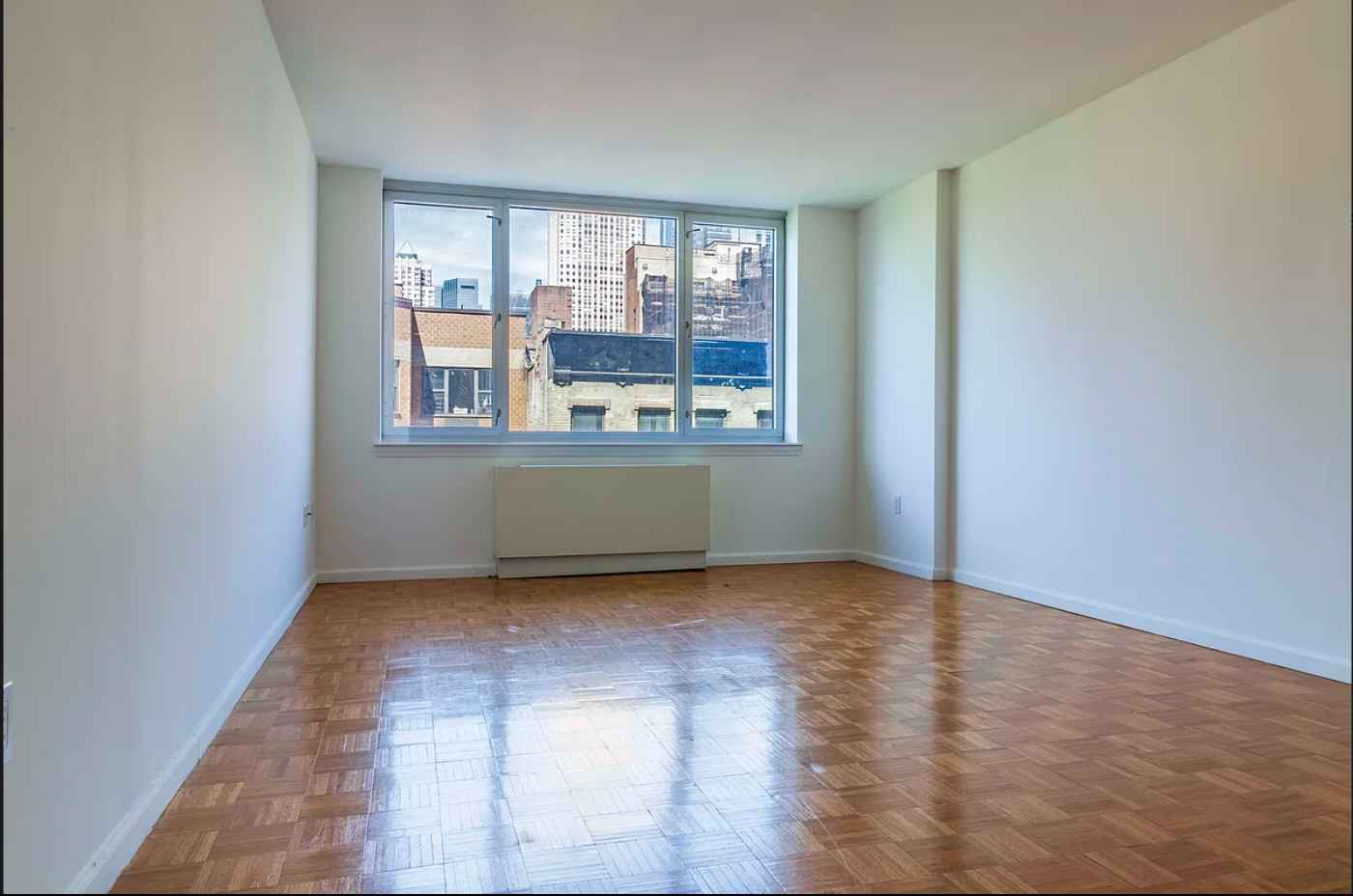 PRIVATE Bed/Bath in 2Bd/2Ba, Midtown West
Huge Room comes with its own bathroom! Can fit Queen or King bed easily, with space for desk, bookshelves, dresser, etc. Great deal now that rent is back up in the city. Building has laundry room in basement, 24/7 doormen, private lounge with coffeemaker and terrace, pool table, & gym.
Living room has couch & smart tv. Kitchen is fully stocked, including spices :)
Access to rooftop with a great view.
Ideal roommate: Down to crack open a bottle of wine & chill or do your own thing. Doesn't hog the kitchen/fridge. :). Cool with having some people over now & then.
VACCINATED.
Potentially open to being dragged to some great restaurant deal. :)
Not into: big smokers/stoners. Please keep all joints/weed out of the apartment as the smell sticks.