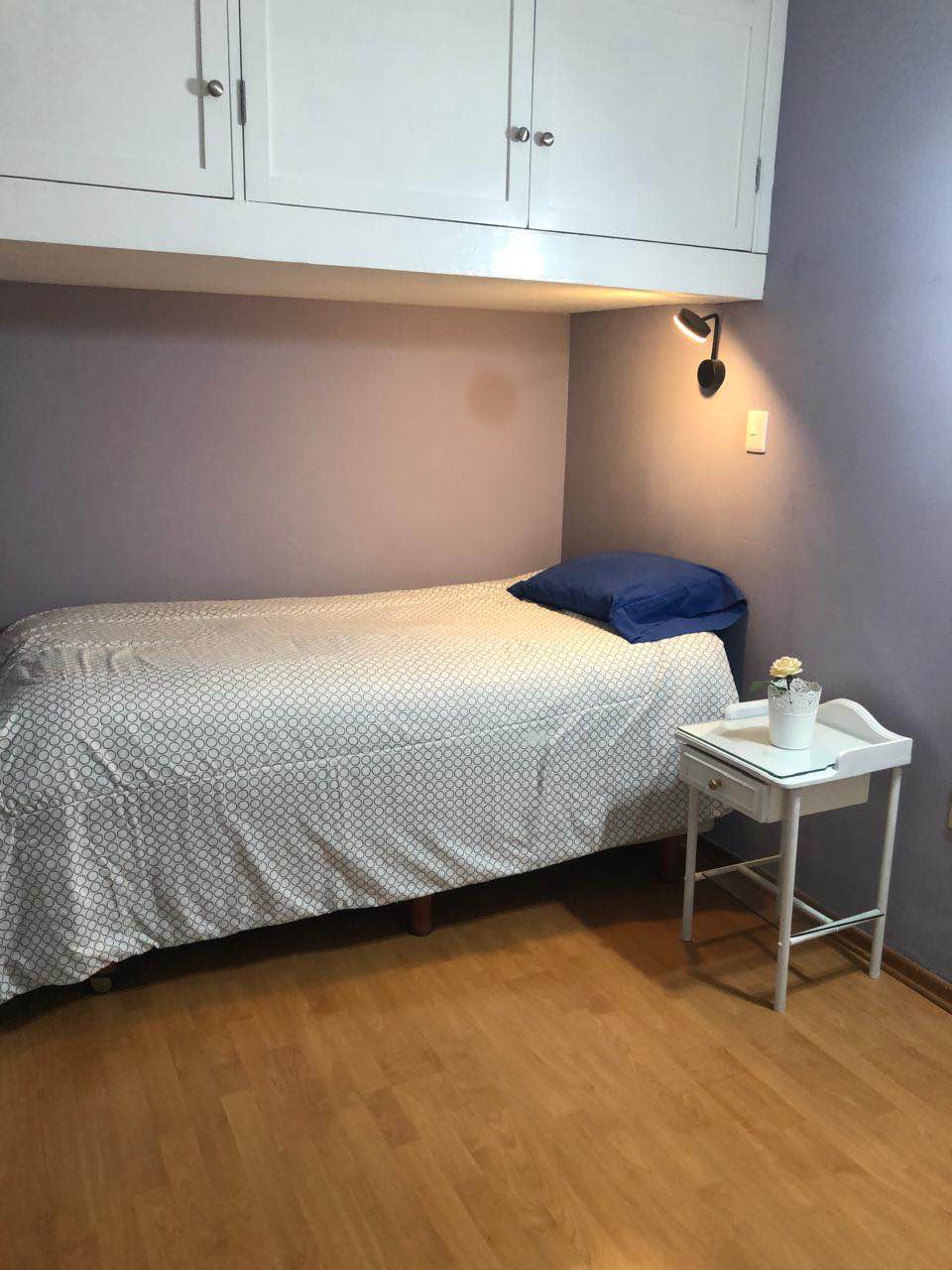 Se renta recamara (solo chicas responsables y no fumadoras) con baño compartido con 1 persona. En un fraccionamiento tranquilo y seguro a 1 cuadra del metrobus calzada del hueso y cerca de Galerías coapa.
 No mascotas. 
