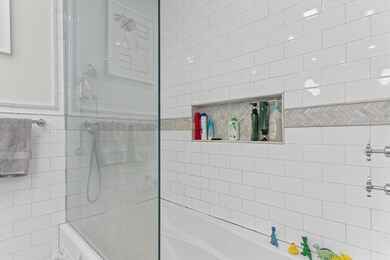 Unwind in a peaceful and secure neighborhood. This cozy one-bedroom apartment offers a tranquil escape. Enjoy the comfort and safety of our lovely community.

Inquire at Yolewis465@gmail.com for details and schedule a tour.