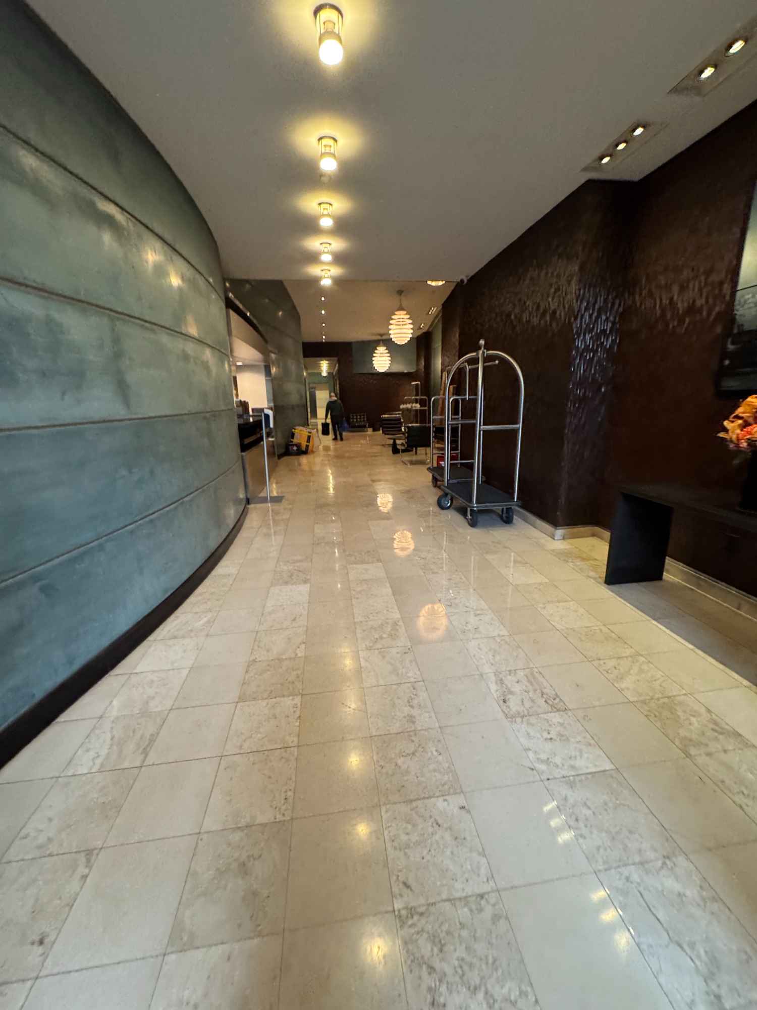 NO BROKERS FEES
Roommate Needed – High-Rise Luxury Apartment in Hell’s Kitchen
Join a 2 Bed / Flex 3, 2 Bath apartment in a full-service building with top-tier amenities.
Total Apartment Rent: $6,495 gross
Available Rooms:
Flex: $1,932 gross
Room 2: $2,132 gross
Master: $2,432 gross
Apartment Features:
Renovated kitchen & bathrooms
Stunning city views
Gym, rooftop lounge, concierge, laundry & more
Location:
Prime Hell’s Kitchen – steps from major subways
Move-in:
Now through mid-November
Requirements:
Income: 40x rent per roommate OR
Guarantor: 80x rent
Move-in Costs:
First month’s rent
Security deposit
Third-party guarantor fee (if applicable)
Flex wall fee ($500 split)
$20 application fee