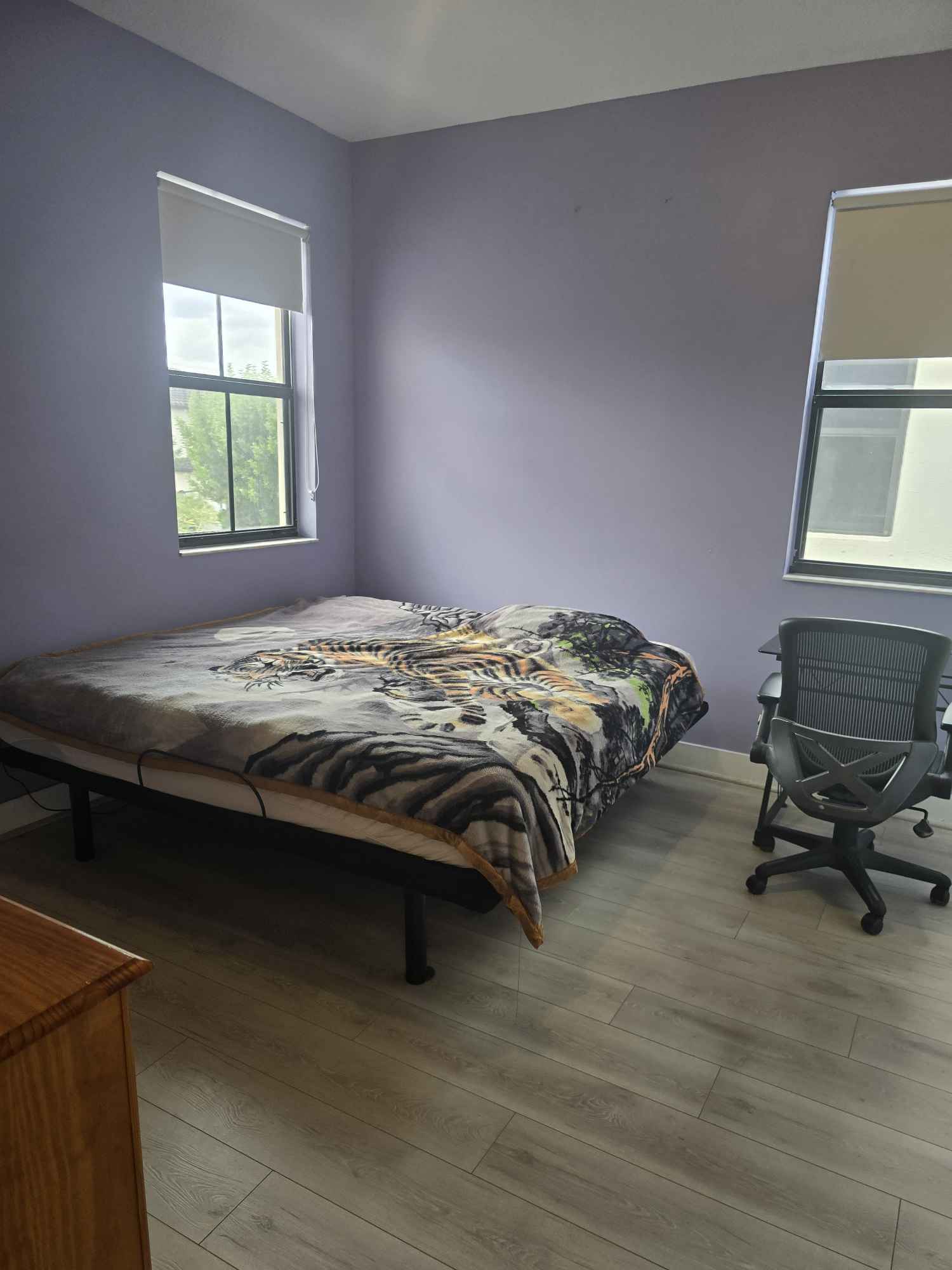 Se renta habitación dentro de una casa .
Si estás buscando un espacio cómodo, limpio y bien ubicado, esta opción es para ti!!!!
Se alquila una habitación privada dentro de una casa familiar, ideal para una persona tranquila y responsable que desee vivir en un ambiente armonioso y con acceso a excelentes amenidades.
Condiciones y beneficios:
Solo damas
Derecho al lavandero
Derecho a la cocina
Acceso al gym
Acceso al club house
Precio: $875 mensuales
1 mes de depósito
Disfruta de un lugar acogedor, con todas las comodidades y en una excelente comunidad.
Contáctame para más detalles o para coordinar una visita.