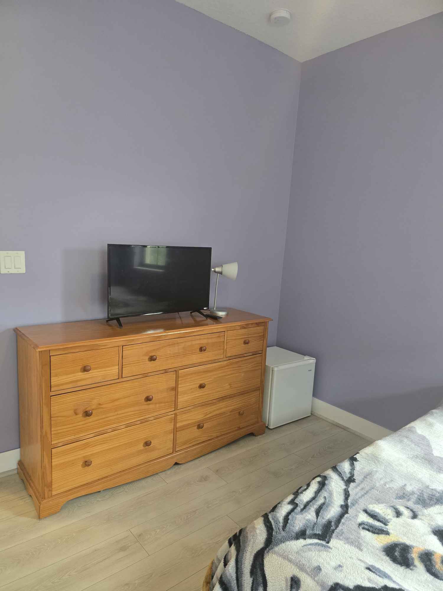 Se renta habitación dentro de una casa .
Si estás buscando un espacio cómodo, limpio y bien ubicado, esta opción es para ti!!!!
Se alquila una habitación privada dentro de una casa familiar, ideal para una persona tranquila y responsable que desee vivir en un ambiente armonioso y con acceso a excelentes amenidades.
Condiciones y beneficios:
Solo damas
Derecho al lavandero
Derecho a la cocina
Acceso al gym
Acceso al club house
Precio: $875 mensuales
1 mes de depósito
Disfruta de un lugar acogedor, con todas las comodidades y en una excelente comunidad.
Contáctame para más detalles o para coordinar una visita.