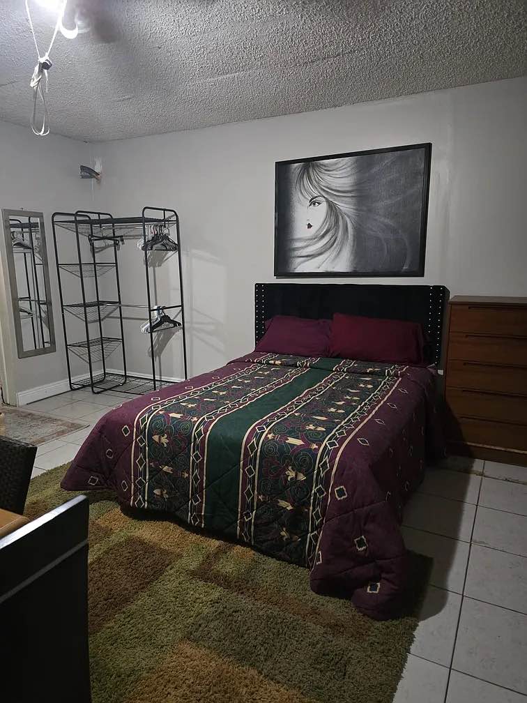 Looking for a fully furnished rental in the heart of Orange County, CA? This studio is the perfect solution for mid-term or long-term corporate housing or temporary living needs.
Key Features:
• Family-friendly park located across the street
• Walking distance to local stores
• Close to Disneyland, beaches, hospitals, and entertainment
• Convenient access to Huntington Beach, Los Angeles, and Hollywood
Located in Anaheim, California, this rental offers comfort and convenience for those seeking a temporary home.
If you are interested or would like further details, please reach out to me exclusively via WhatsApp at: wa.me/19178598841.