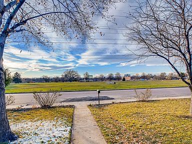 Guest bedroom room available August 1st. 
I am are a 34 year old male looking to find a responsible professional to share the house with!

The room:
Large bedroom (11x10), private bathroom and garage parking available. This room is perfect for someone looking for more space, their own bathroom, and garage parking. Utilities are shared. Extra closet space and room for a desk available in 3rd spare bedroom.  

Shared space:
Cozy house with a furnished living room, dishwasher and laundry units, fireplace, and 65” full array TV. Everyone is expected to keep the kitchen and common areas clean. 

The Details:
Security deposit (last months rent) due at lease signing. The first month's rent is due before move in.
Good credit and clear background.
Rental applications (credit and background check $35).
No cats or dogs. 
1-year lease through the end of August 1st, 2025.

If you are interested please tell me about yourself.  I will not respond to just "is this available?"

I am excited to meet you. 