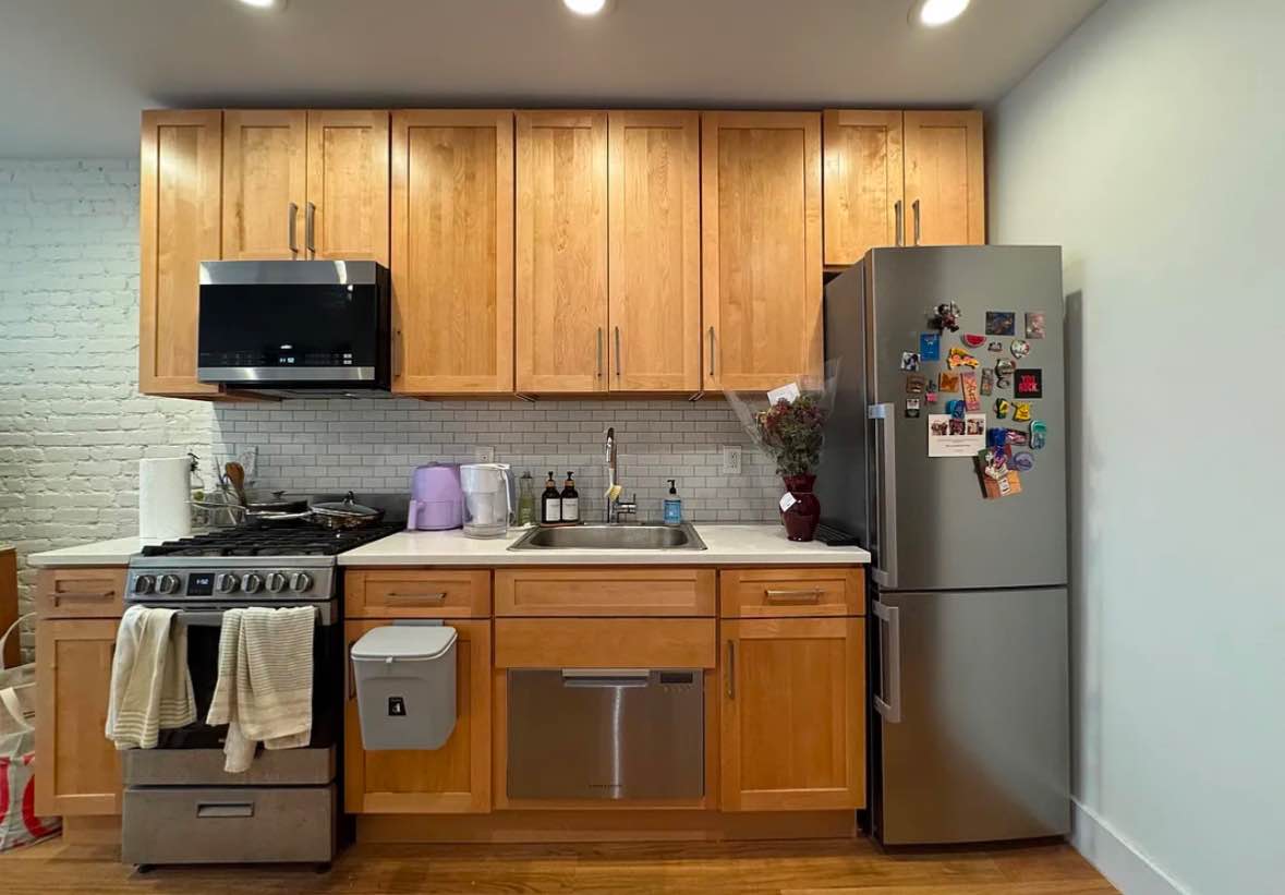 Spacious corner studio with a separate kitchen (with dishwasher!)/dining alcove located in the heart of Bay ridge. South-facing windows provide excellent light, high ceilings and an arched doorway that round out this pre-war gem.

Building Features: Elevator, resident super who keeps the building in immaculate condition, voice intercom.

Pet are acceptable. 

Please kindly send me a message to schedule viewing.