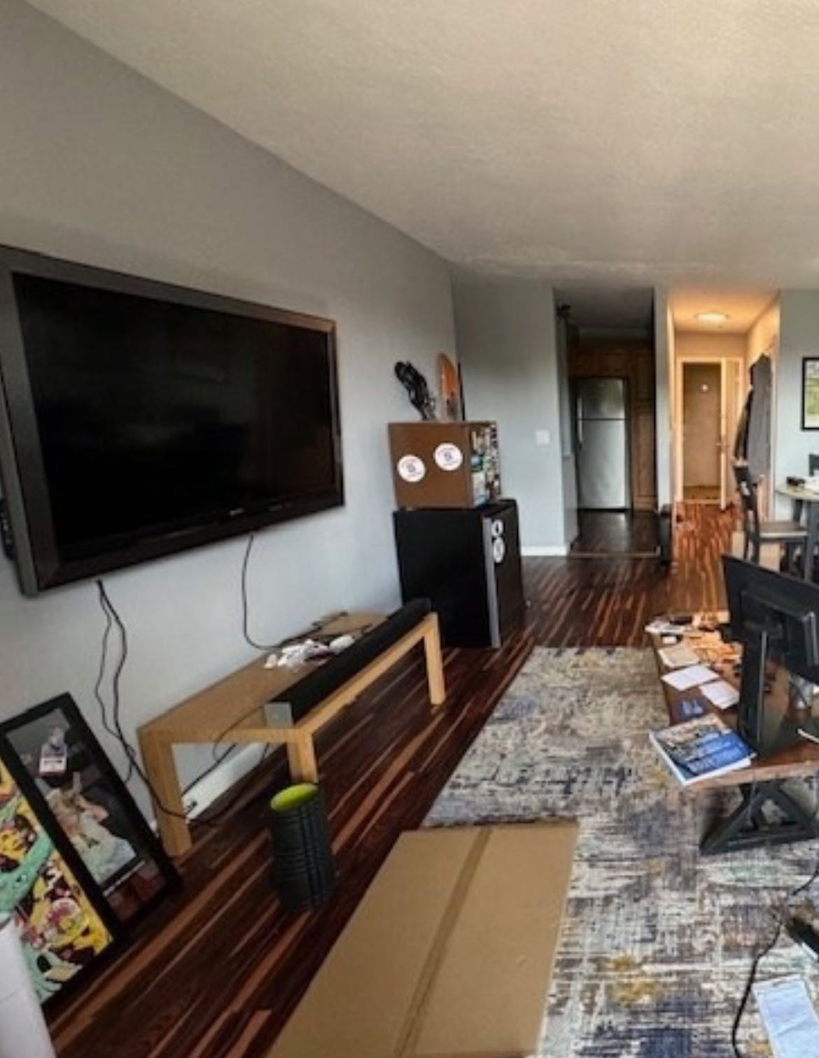 Discover a delightful 1-bedroom apartment available for rent in a sought-after neighborhood. This charming space is ideal for singles or couples looking for a cozy retreat. With modern amenities and a welcoming atmosphere, it's perfect for those seeking comfort and convenience. Don't miss out on this opportunity! For additional information or to schedule a viewing, please reach out via email at hdheuehshaj@gmail.com.