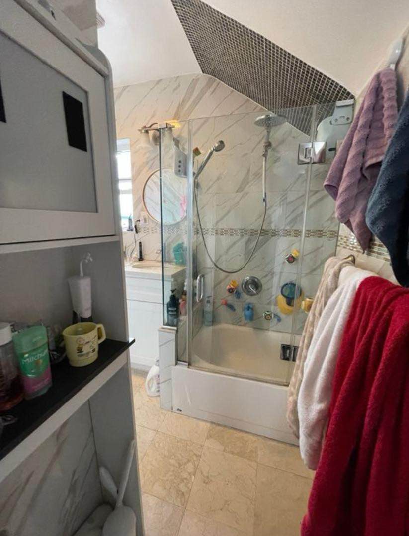 +1 (706) 294-0469

please text me on iMessage or WhatsApp so i can walk you through the process of securing my place.

my apartment is available for rent, and all utilities electricity, gas, AC, heat, and WiFi are included in the rent.

the room is fully furnished, and the apartment is in an excellent location just a few blocks from the train station and hospitals. there are plenty of stores, shops, restaurants, and supermarkets within walking distance. a 24/7 laundromat is located in the building’s basement, and you’ll also find some great pizza spots and chinese, mexican, and japanese restaurants nearby.

if you’re looking for a friendly, clean, peaceful, and spacious place in the city, i highly recommend my apartment.

message me for more information or to schedule a meet-up/viewing.