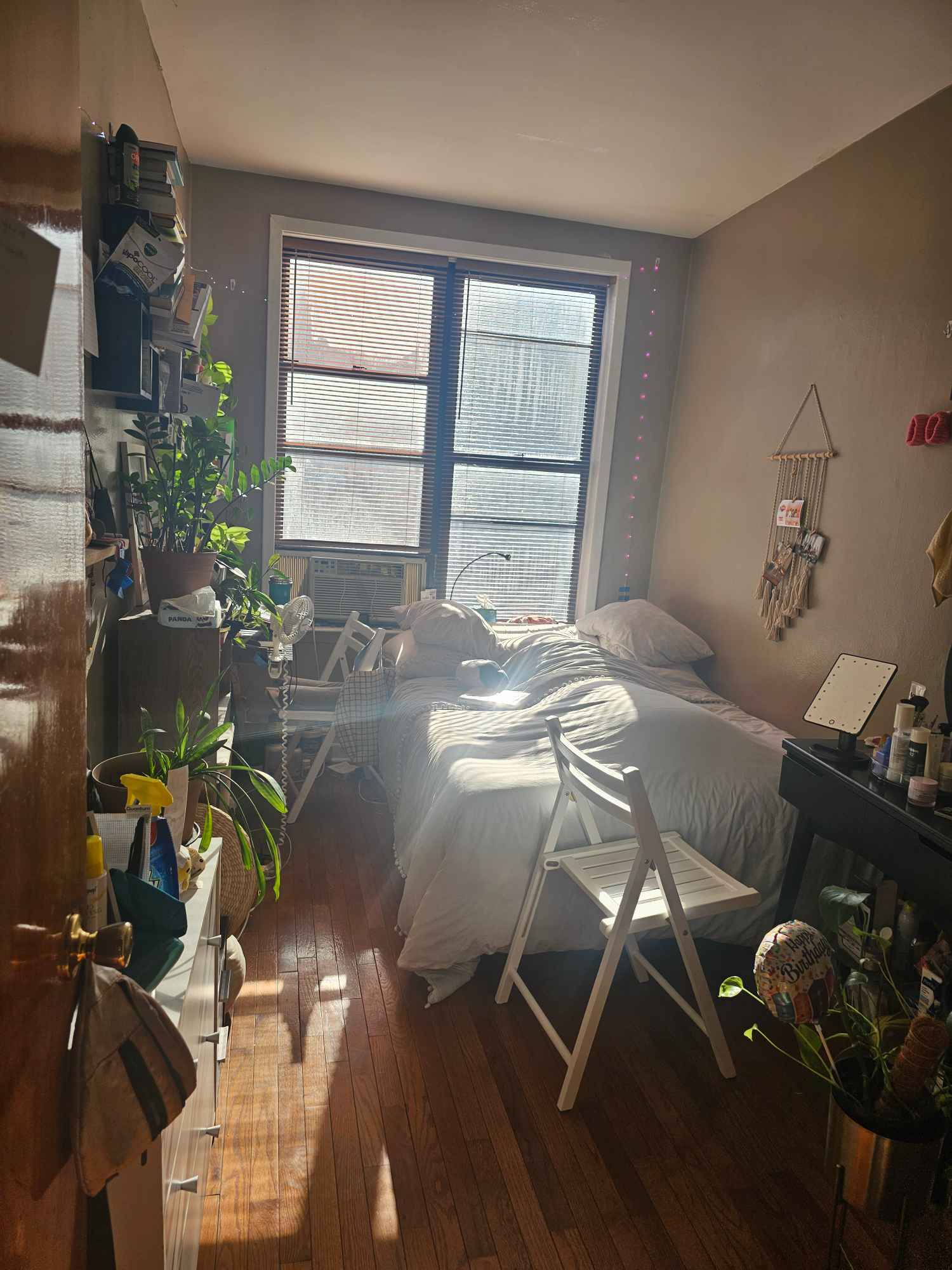 ☀️ Sun-Soaked Room in Ditmars-Steinway (Astoria, Queens)
Lease Takeover - Nov 1 to June 30, flexibility to move in Oct 23
⭐ Apartment ⭐
Three bedroom, one bathroom, second story walk up with no elevator, no tenants above (perk for noise). No laundry in building but there are two laundromats on the street next door. No pets allowed.
⭐ Room ⭐
Two large south-facing windows. Small closet. Approximately 121 sq ft. Can comfortably fit a queen size bed and other furniture - I can sell/give you my furniture, or you can bring your own. There is a radiator and heat is covered in the rent during the winter time.
⭐ Culture⭐
I'm seeking someone who is responsible, respectful and easygoing. Chores are shared among roommates, and we clean up after ourselves in the kitchen and bathroom. You will fit in well if you are empathetic, interested in social justice, and community orientated while having appreciation for solitude.
If you're interested, please message me introducing yourself and a brief description of your expectations for shared housing. I've lived in this apartment for 5 years and bittersweetly departing for my next journey.
Roommates are women in their late 20s. Both primarily work in-person jobs. Our household is very peaceful. We strive to be as clean as possible but have compassion for off-days.