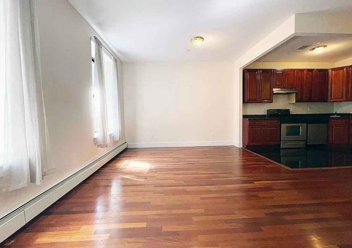 2 bd/2 ba apartment in Harlem, amazing rent at $1650/mo (Per person, $3300 total). Spacious apartment, appliances and furnitute in-place.