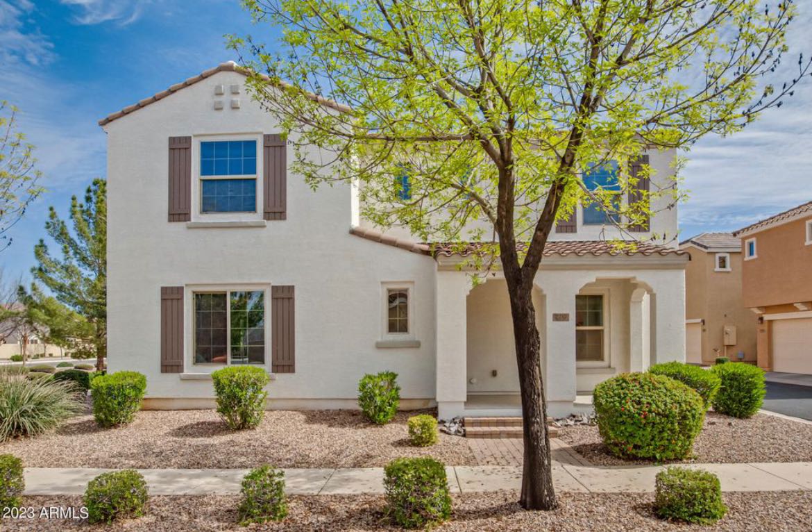 Roommates wanted for an amazing house in Gilbert, AZ (85295)
Just minutes from San Tan Village!
Rent: $1000
Security deposit: $1000 upon move in
Utilities: shared amongst roommates
Available: June 1st
About me: I am a 30 year old working as a physical therapist M-F.. I enjoy sports, socializing, being outdoors and working out.
Amenities:
house is fully furnished, except for the bedroom and bathrooms
-in unit washer/dryer,
-garage space,
-community pool
-outdoor living space
-street parking
Rooms are a private room with private bathroom. House is located just minutes from San Tan Village, Agritopia shopping center, ASU poly-tech campus, close to local golf courses.
Requirements:
Background/credit checks
No smoking
No pets
Lease 6-12 months
Please feel free to contact me if you are interested!