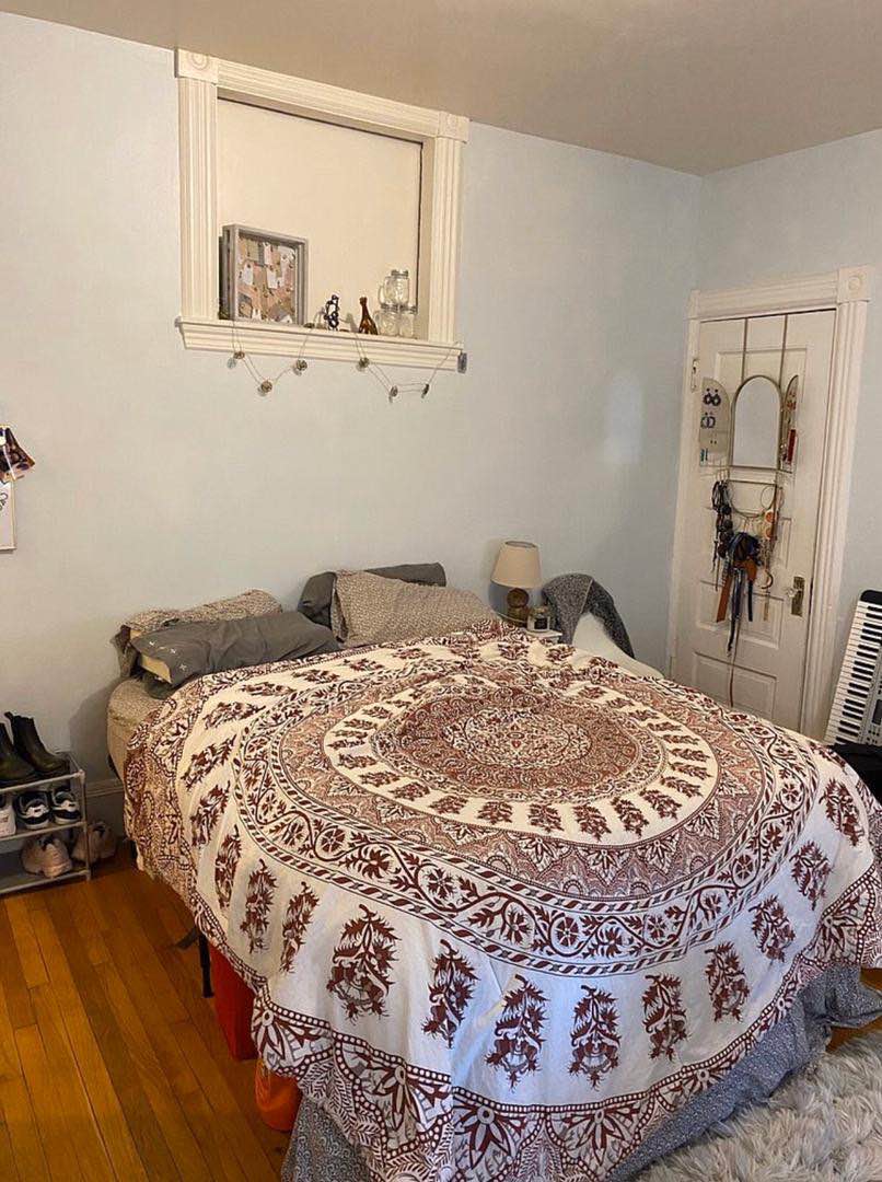 I’m offering a private studio you can contact me for more information about the place if you’re interested +1 909-312-3850