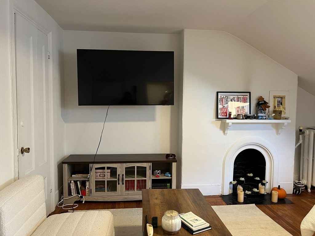 Spacious Bedroom: Ample closet space for all your belongings
Bright Living Area: Ideal for relaxation or entertaining guests
Functional Kitchen: Equipped with modern appliances in-unit laundry, etc.
Prime Location:

Situated in the heart of Austin, this apartment offers easy access to:

shopping malls, restaurants, public transportation]
Rent & Inquiries:

Monthly Rent: $800

To schedule a viewing or for more information, please contact:
Habulgord@gmail.com

Don't miss this opportunity to make this beautiful apartment your new home!