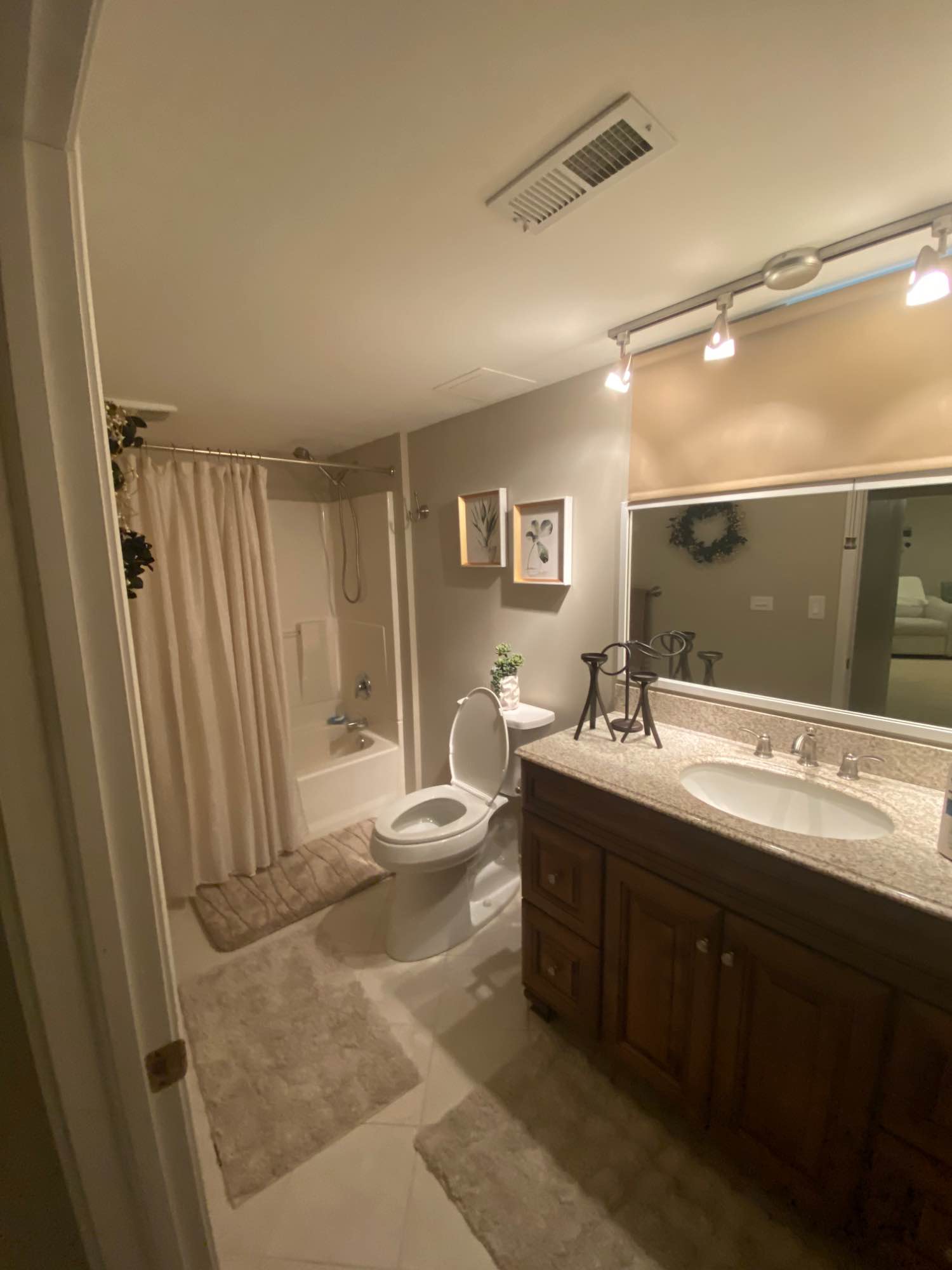 Looking to rent out our basement! 

Private Bathroom, Private Living Room, Private Bedroom. 

Only thing shared is kitchen and laundry room. 

