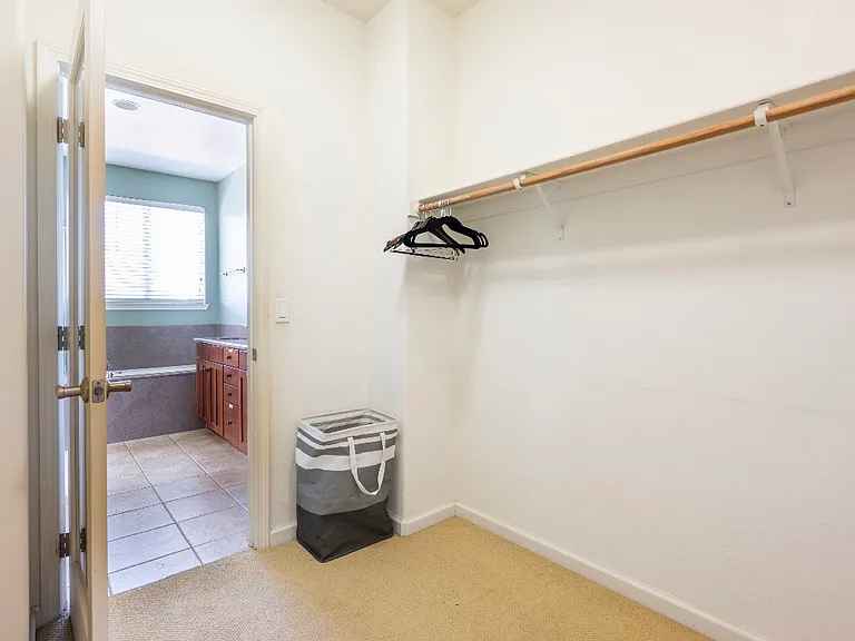 Am offering a room in my 2bedroom with a private room and bathroom with access to kitchen you can contact me for more info jeeaayua@gmail.com 