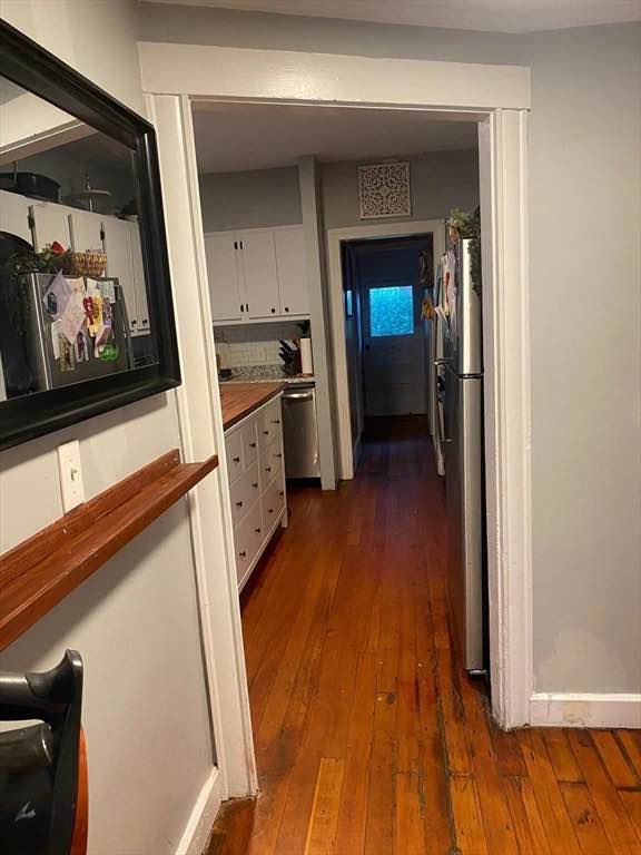 Beautiful 1-bedroom apartment in a prime location available for rent. Ideal for singles or couples. For more information, please reach out to Hablegord@gmail.com!