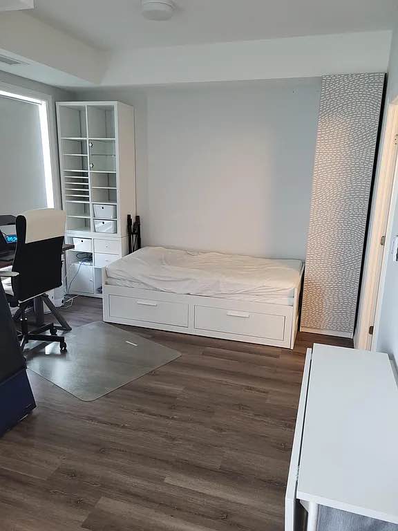 Hi guys, I have a furnished private studio apartment available, complete with laundry facilities, a kitchen fridge and more 
The space includes a private bedroom, bathroom, and kitchen. If you're still searching for a place, I'd love to share more details with you. Feel free to text me at +1 205-623-4126