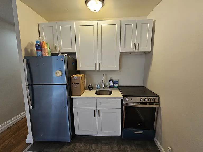 New to Market!! Upper East Side 1 Bedroom for rent. Great size apartment in a well-maintained building. The building is located on a lovely tree-lined block.

 Sunny and spacious living room with closet storage
- Closet in hallway
- Extra large bedroom
 Kitchenette with electric stove
- Stand up shower
- Decorative fireplace 
 Hardwood Floors
- Furnished or unfurnished
 Security Cameras installed throughout the building
- Second floor walkup

Only one block away from Whole Foods and Fairway
For more info. Email me on (morrislroyallen@outlook.com)