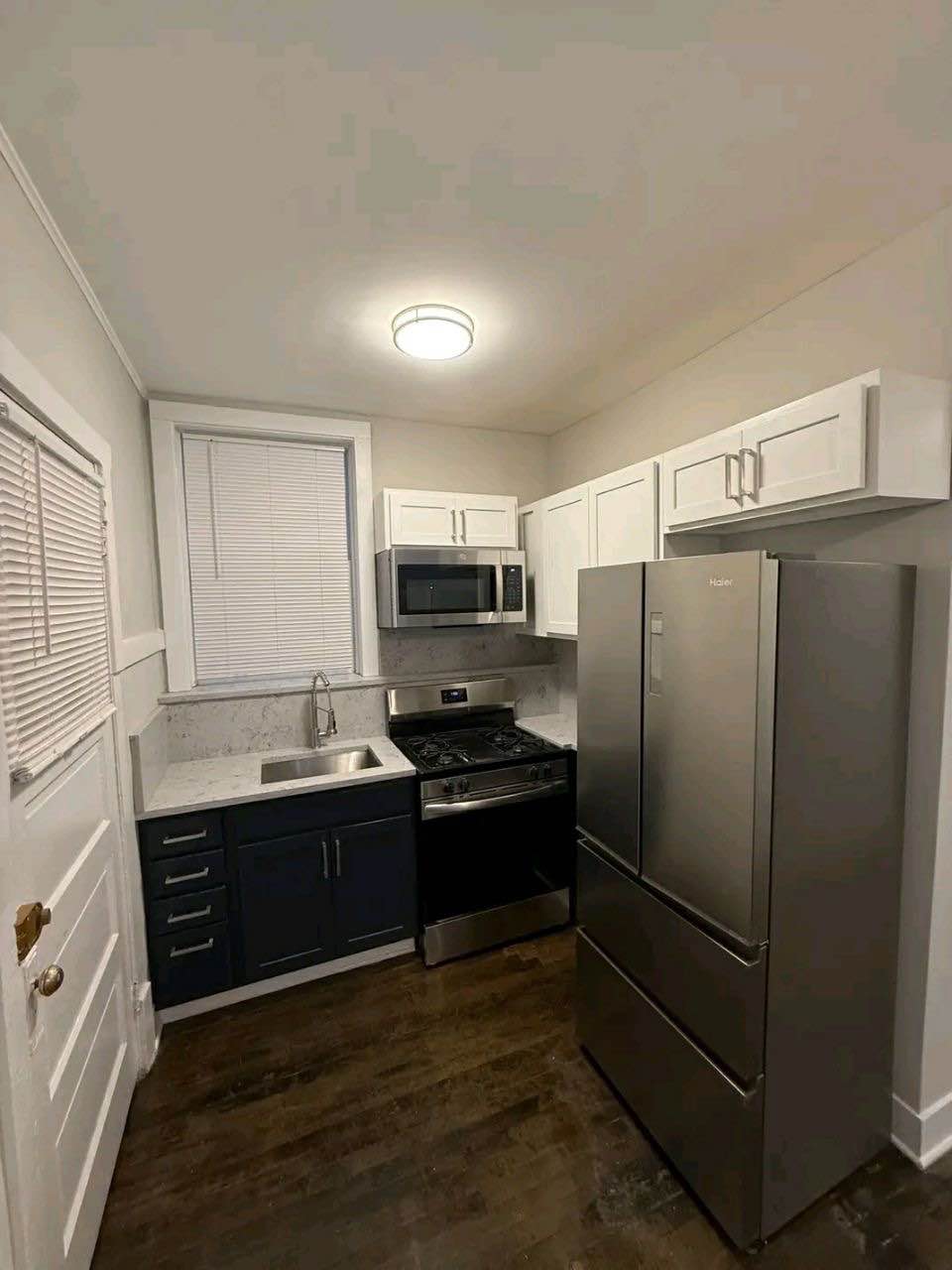 Cozy 2-Bedroom Apartment for Rent! 🌟*

Details:

- 2 spacious bedrooms
- 2 bathroom
- Large kitchen perfect for cooking up a storm 🍳
- Comfortable lounge room for relaxation
- Convenient laundry facilities with washer and dryer