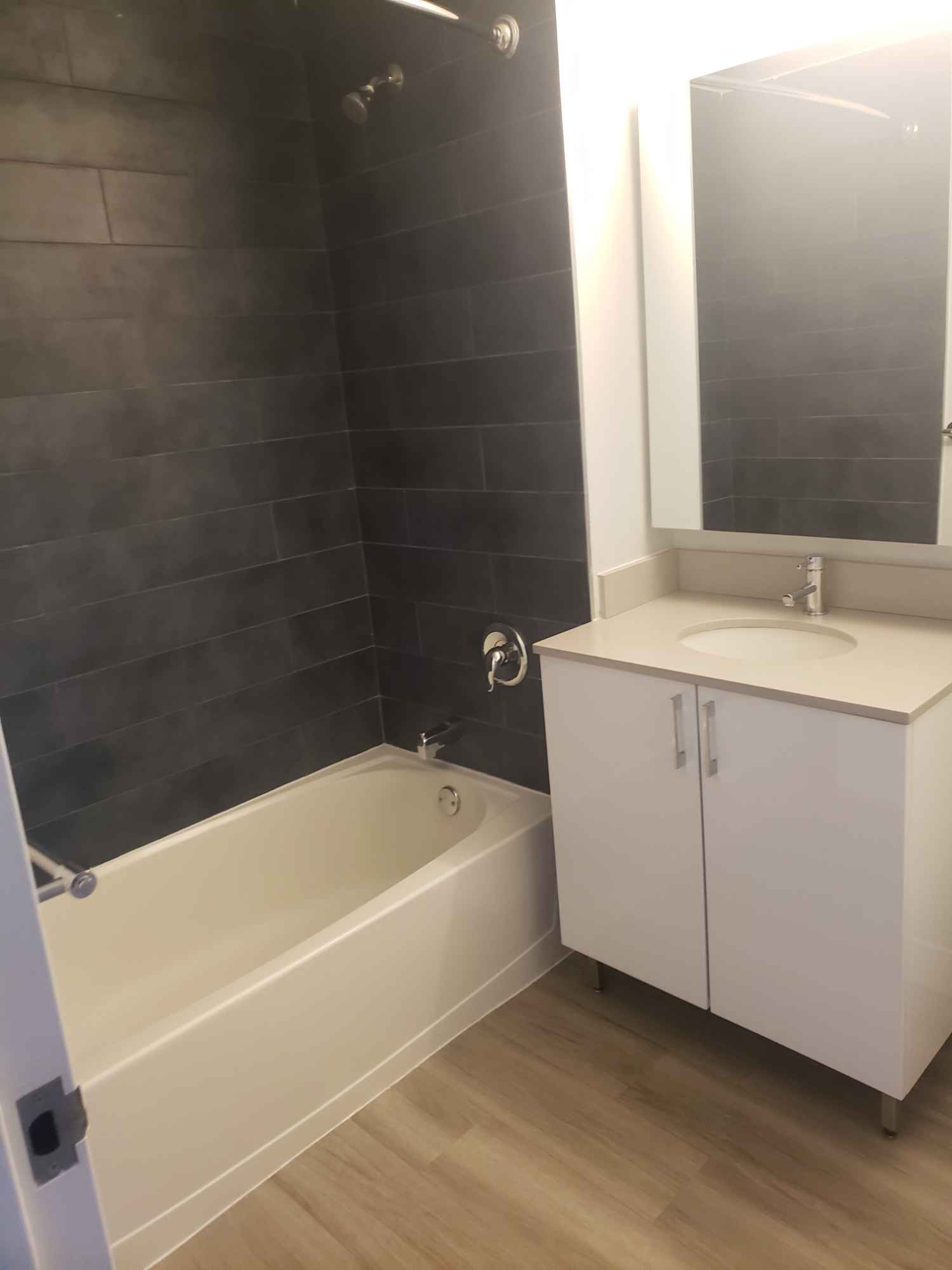 Hello!! I’m looking for someone to take over my lease in our 3br 2ba in a modern luxury tower in Downtown Brooklyn by 12/9. I currently live with two guys (30-31yo), both quiet like cats and have known them for years.
The building is Ava DoBro, part of the Avalon chain, (https://www.avaloncommunities.com/new-york/brooklyn-apartments/ava-dobro/) and includes 3 lounges/terraces, a coffee shop, and a gym (at additional cost) plus other amenities. We're 3 mins from dekalb market hall (which includes a Target and Trader Joe's), with abundant access to public transit (R, Q, 2, 3, A, C, E, 4, 5, 6 all within 30 secs to 5 mins away)
The rent is $1850 (rent stabilized) + utilities/wifi. Please see the floorplan and pics and reach out if interested!!