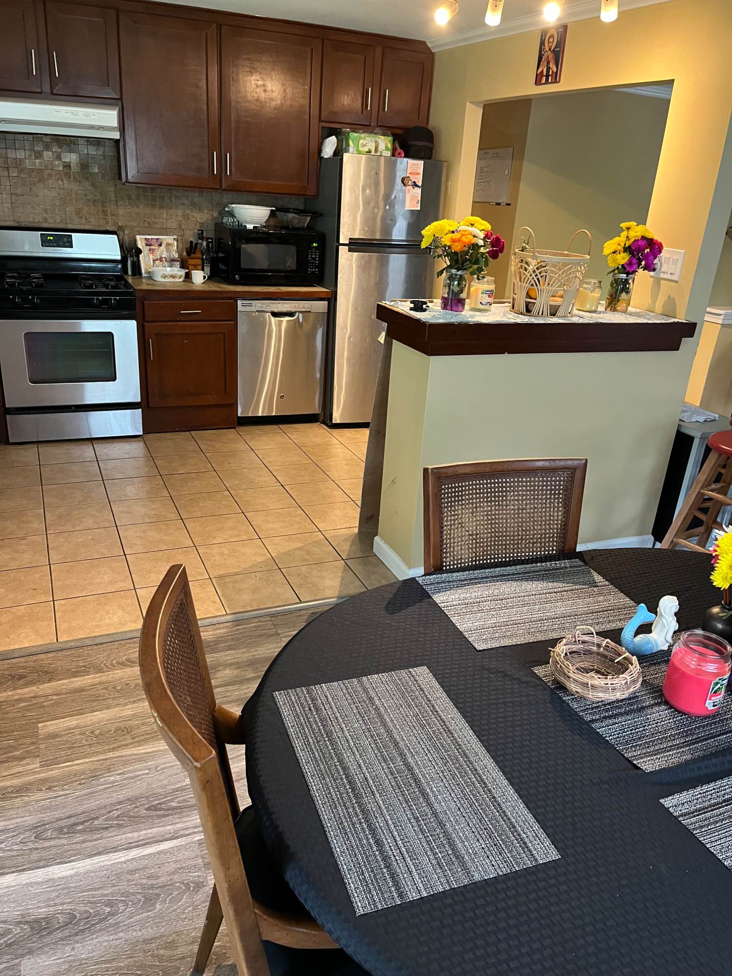 Looking for roommate to split half the house, home office available, garden, spacious lawn.