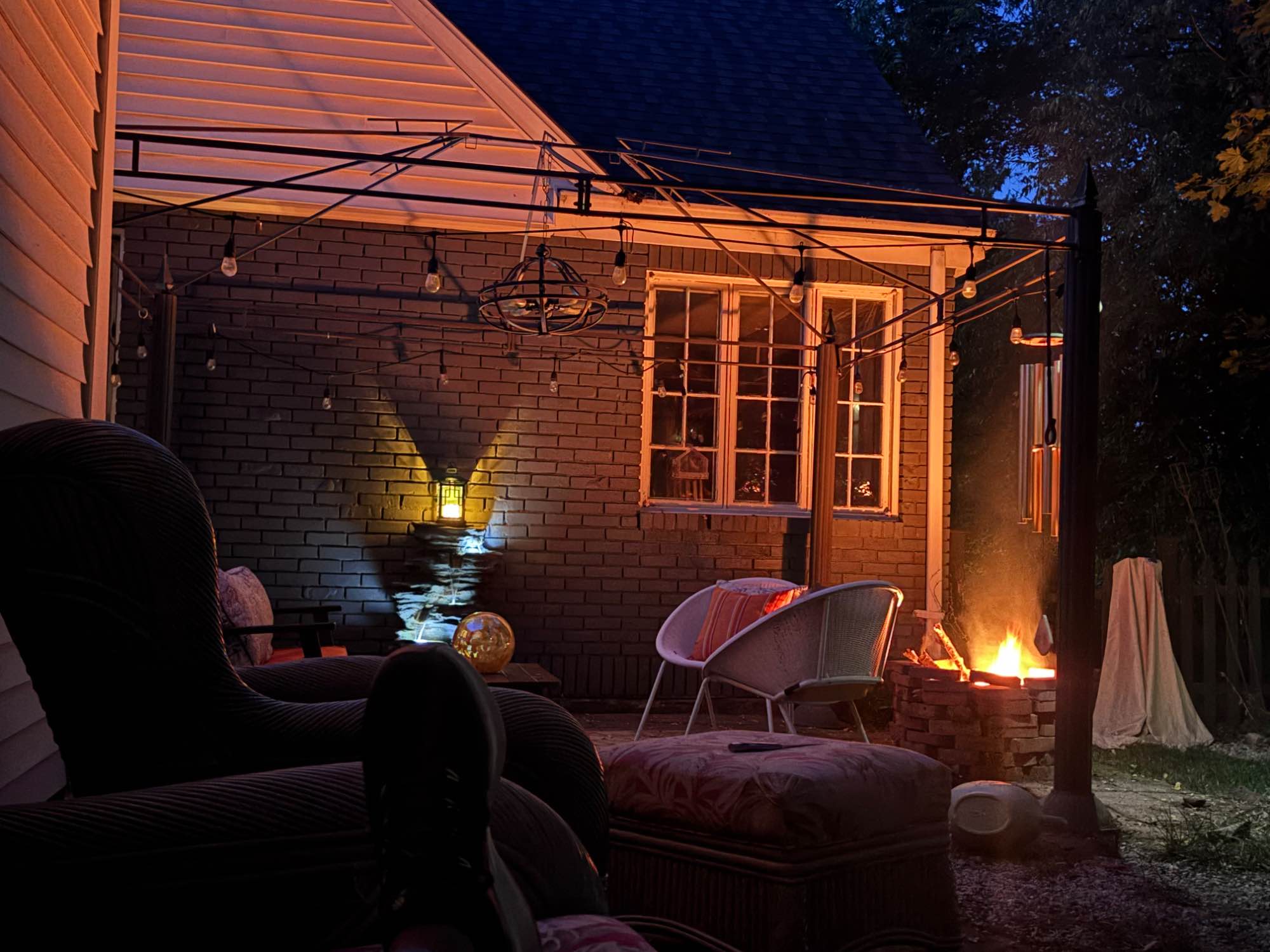 I work normal first shift in healthcare, I am peaceful, clean, and respectful. Looking for the same. 