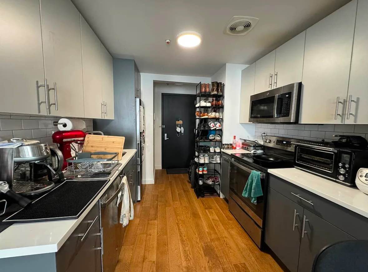 Parking / Gym / Elevator / Roof / Laundry – Great deal!
Enjoy the comfort of living in a Brand New Boutique building with Condo finishes. The apartment is beautifully designed featuring a fully equipped kitchen (w/dishwasher), central air, hardwood floors, generous closet space and your own Private Balcony! Massive 1BR unit with tons of closet space and natural lights! top floor
Elevator building in a Prime Bushwick spot with the L & M subway lines down the road… The building also offers private parking(extra charge) and a gym(free of charge) Easy process, pets welcome!