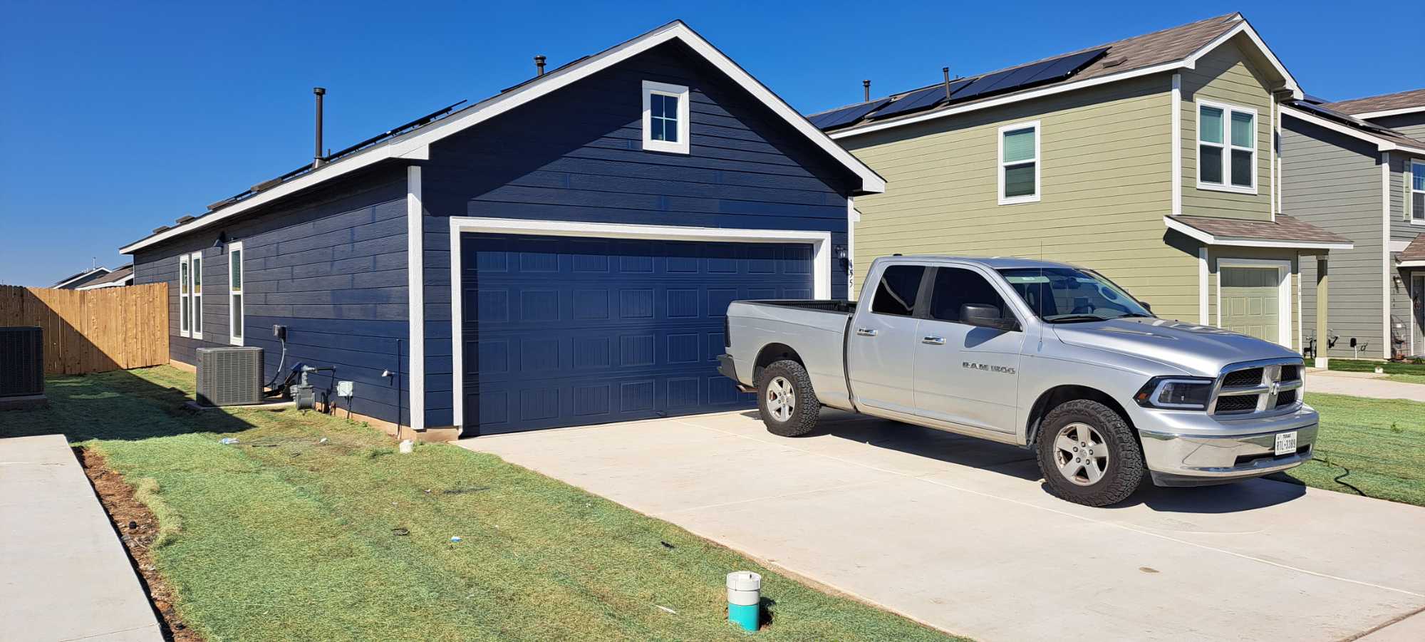 Private room available in 4 bedroom house. 
Bathroom is shared with 2 other tenants. 
Quiet home, but we are all friends and enjoy having dinner together at times or watching a movie or tv show in the living room. 

Perfect spot for a student or young professional.