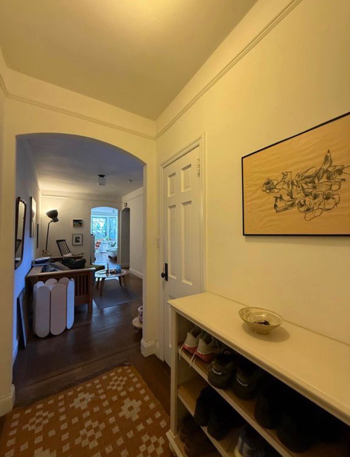 Looking for someone to take over current lease of my 1 BR apartment . It's on the 2nd floor of a 3-story building, so you get some privacy. The place has wood floors in living area and bedroom. High ceilings, making it feel comfy and open, plus you'll get plenty of natural light flooding in. Access to back yard for outside entertainment and gardening. Living here puts you right in the mix of lively scene, with parks, restaurants and bars nearby.
Apartment is 1 block away from the train. Lived here for over 5 years and absolutely love this apartment and neighborhood.

Seeking someone that is easy-going, clean and transparent.

Message to schedule!