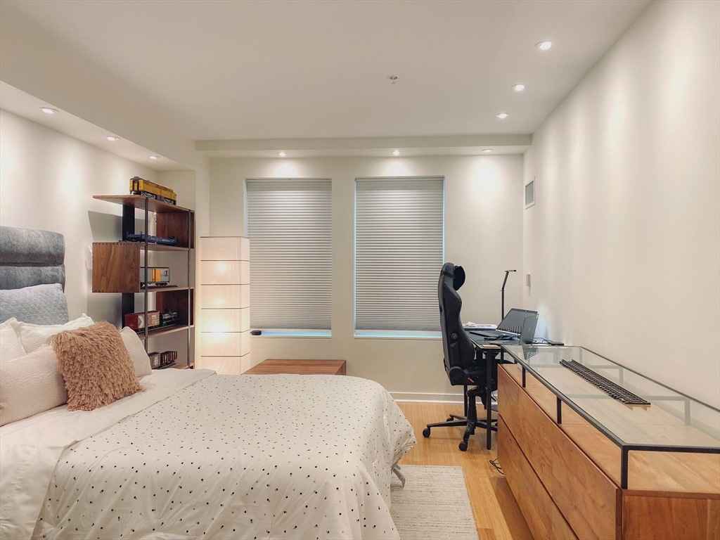 Cozy One Bedroom Apartment Available Now! are you seeking a comfortable and convenient place to call home in Mission Valley? Look no further! This charming one-bedroom apartment offers a perfect blend of comfort and functionality.

Features:

Spacious bedroom with ample closet space.
Bright and airy living area - ideal for relaxing or entertaining.
Functional kitchen with essential appliances .

The apartment is situated in a desirable neighborhood in Clairemont Mesa East. our central San Diego location, adjacent to Mesa College, has convenient 805,15 & 163 freeway access that puts you within a 10-minute drive to downtown San Diego, Mission Valley shopping centers, SDSU & UCSD colleges, and popular beaches. Onsite amenities include our large pool, laundry facilities, assigned parking, and more. 


Rent:  $1000 per month-$12,000 Annually


Interested in learning more or scheduling a tour? Contact ankmat054@gmail.com today! Don't miss this opportunity to make this your perfect home.