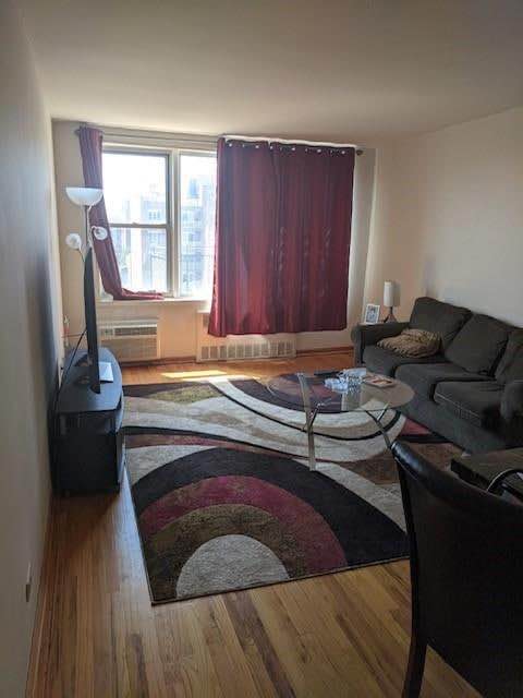 This cozy one-bedroom apartment is now available. It has been lovingly cared for and is ready for you to move in. Perfect for a single person or a couple starting their journey together. Reach out to Jeryraf @ gm aiL. c o m to see it today!