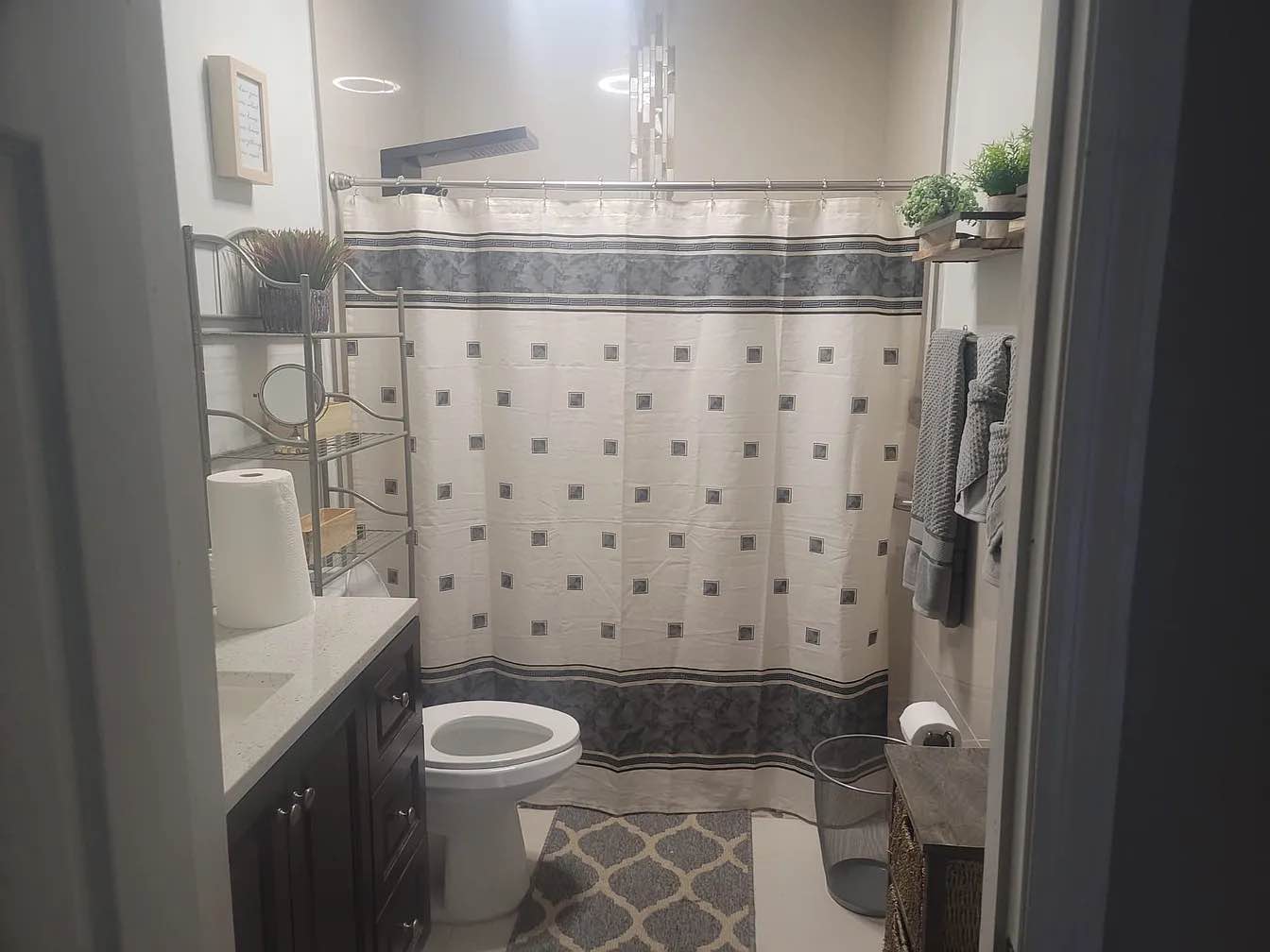 Discover a spacious private studio in University Park, thoughtfully designed for your comfort and convenience. This fully furnished unit features:
	•	Private Bathroom: Enjoy the luxury of your own personal space.
	•	Modern Kitchen: Equipped with contemporary appliances to meet all your culinary needs.
	•	Private Closet: Ample storage ensures your belongings are neatly organized.

With no shared spaces, you can relish complete privacy. The studio is available on a month-to-month lease, with flexible terms to suit your preferences. Furniture arrangements are adaptable; the unit can be provided unfurnished if desired.

Amenities Included:
	•	High-speed WiFi
	•	In-unit washer and dryer
	•	Utilities covered

We welcome well-trained pets, making this studio a perfect home for you and your furry companion.

Nearby Conveniences:
	•	Public Transportation: The studio is conveniently located near bus stations and subway lines, providing easy access to the surrounding areas.
	•	Banks: Several banks are situated within close proximity, ensuring your financial needs are easily met.
	•	Dining: University Park boasts a variety of fine restaurants, offering diverse culinary experiences to satisfy all tastes.
	•	Shopping: Numerous stores and shopping centers are nearby, providing a range of retail options for your convenience.

Experience the perfect blend of privacy, comfort, and accessibility in this University Park studio. Please feel free to contact me at Emilyrose2332333@gmail.com OR WhatsApp Only: wa.me/19178598841