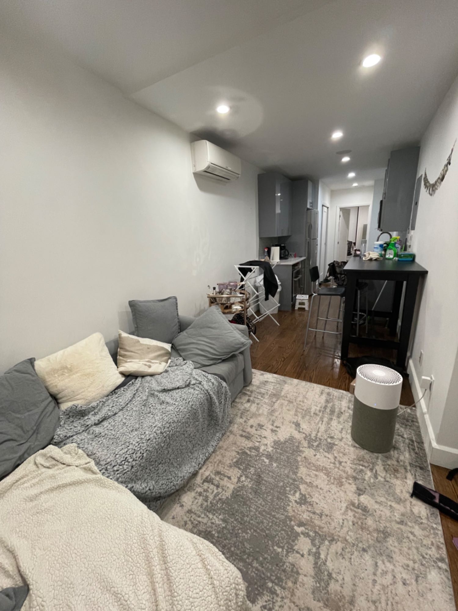 Hi everyone!

I am looking for a new roommate to move into my East Village apartment for June 1st. I have lived here for 3 years and absolutely love it. My roommate is moving in with her bf but she has had the best time living here. Address is 194 1st ave (corner of e 12th and 1st ave). https://streeteasy.com/building/194-1-avenue-new_york

Apartment highlights
Washer-dryer in unit
Dishwasher
Oven
Two story walk up
2 large windows in each bedroom with black out shades
Large closets in each bedroom
Newly renovated appliances and furnishings
Wine fridge
Bluetooth speakers in the ceilings (amazing for pregames)
3 min walk from trader joes and the L at 1st ave
10 Min walk to astor place (Wegmans), union square (whole foods)
Never had an issue with bugs / rodents
Sorrounded by amazing bars and restaurants (E.g., la cabra, smor, soothr, etc.)
Bedrooms are big enough to fit queen bed.
Rent for your portion would be $2,400 a month not including utilities and wifi (usually around $80ish a month).
About me:
I am 27 and work in Business Consulting at EY. I work from home around 3 days a week. I love trying new restaurants, going to fitness classes, hanging out with my friends, watching tv. Ultimately, I am looking for someone in their mid - late 20s / early 30s. Please let me know if you are interested. I am happy to do facetime tours or have you swing by.