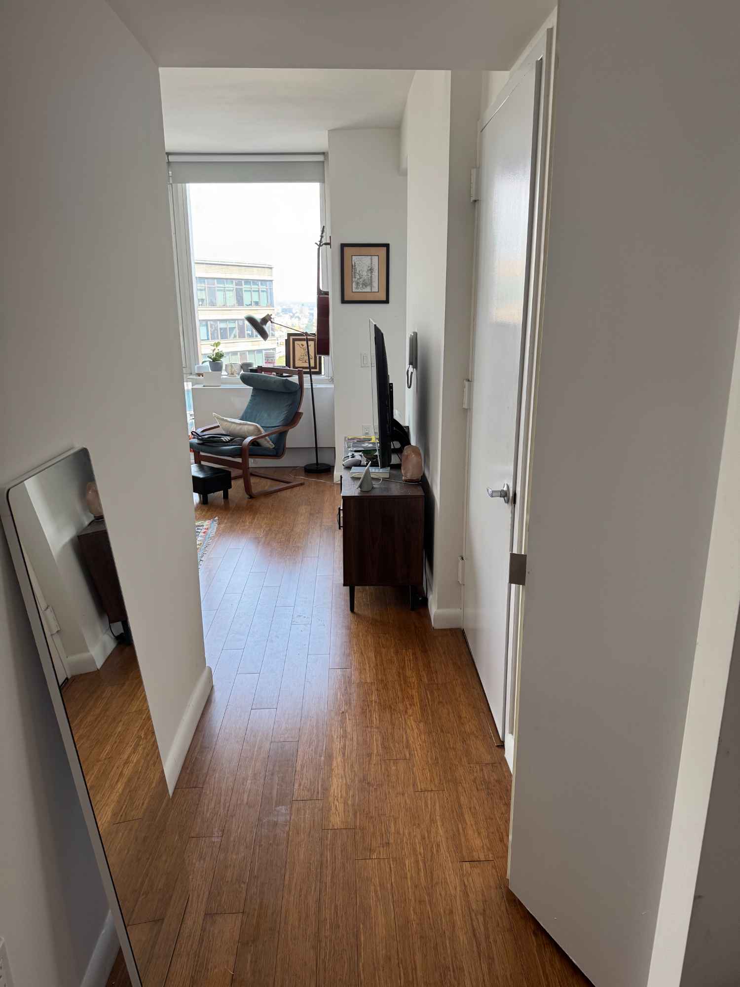 Luxury Studio Lease Takeover

Available: 9/15 – 6/22 (renewable)

Rent: $3,250 (+optional $85/mo amenity fee)

No broker fee

Studio ~500 sq ft | East-facing, floor-to-ceiling windows | Dishwasher | Central AC

Amenities: Doorman, gym, rooftop, lounges, game room, business center, bike storage

Location: Near 2/3/4/5, Atlantic Ave hub, Fort Greene Park, BAM