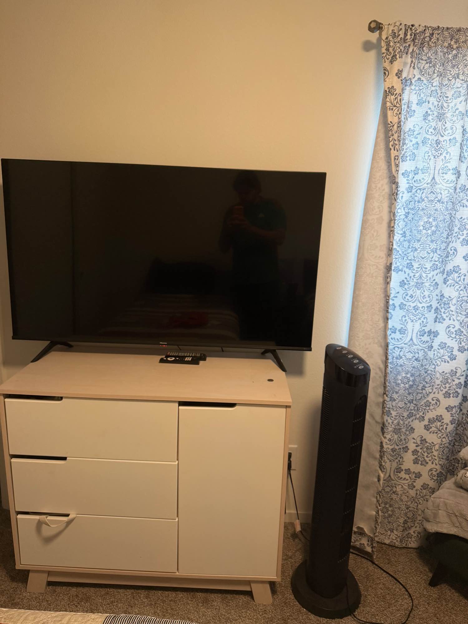 Mostly working or traveling
It’s a really convenient location in central Sparks, so everything you need—stores, restaurants, and public transport—is close by. It’s also helpful to know that having a roommate means sharing chores and keeping common areas tidy, which keeps the place nice for everyone