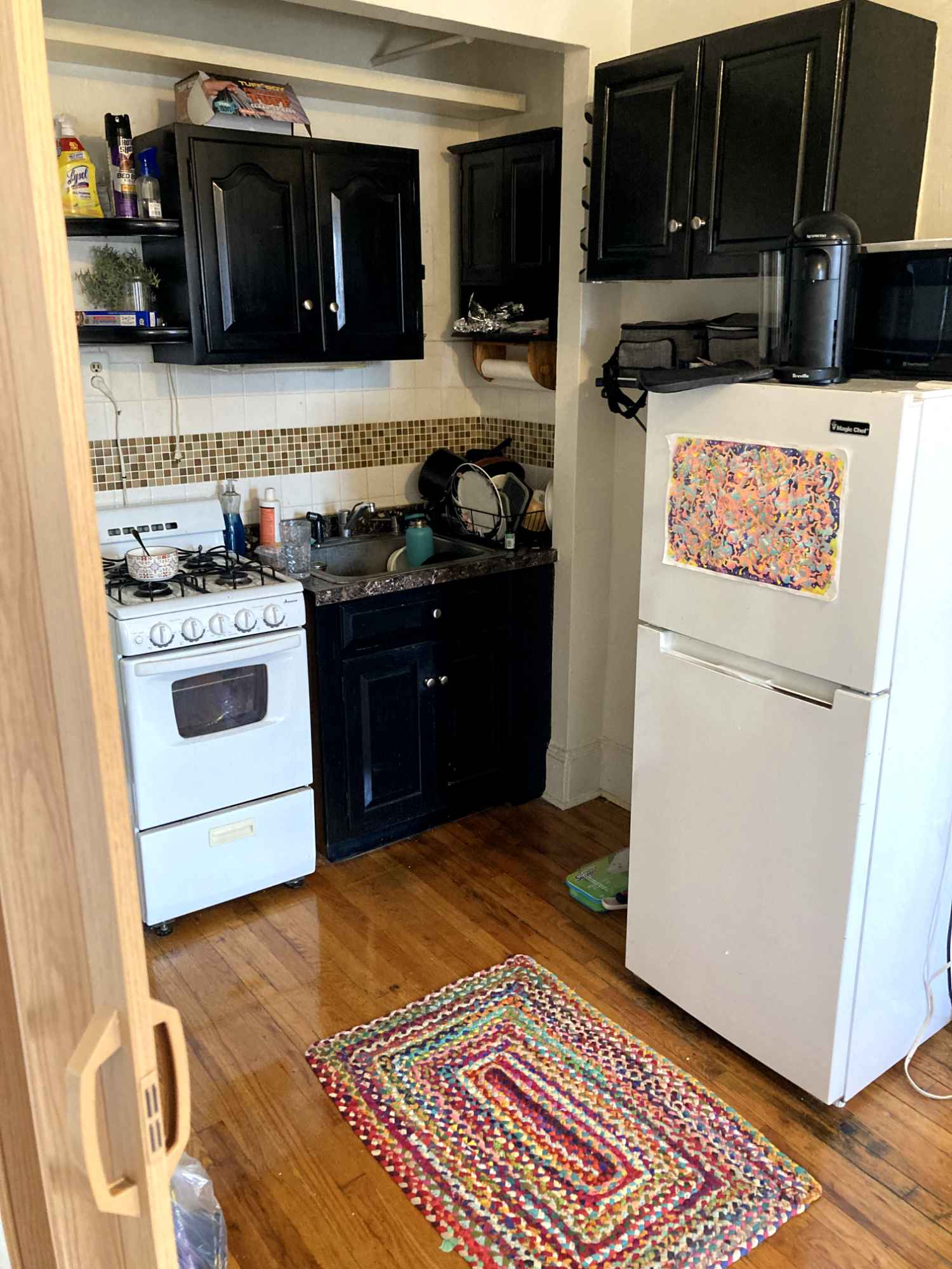 Beautiful, 1 bedroom apt sublet located near St. Nicholas Park in Harlem. This short-term rental includes a living room, kitchen area, a spacious bathroom, an excellent-sized bedroom fitting up to a queen sized bed. All rooms have a window filling the apartment with sunlight all day long. There’s also a large private rooftop area accessible directly from the apartment. The quaint 8-tenant building is just moments from the subway, supermarkets, parks, laundromats and an array of dining and shopping choices
The price include utilities (wifi, gas, electricity, etc). Upon move-in, you would be expected to provide a security deposit (to be discussed).
Sublet starts mid October, around Oct 17 (flexible). Minimum two months but can be up to 4-5 months, depending on your circumstances. Would love to have someone locked in as soon as possible so feel free to reach out and I would be happy to coordinate a viewing (in person or virtual)