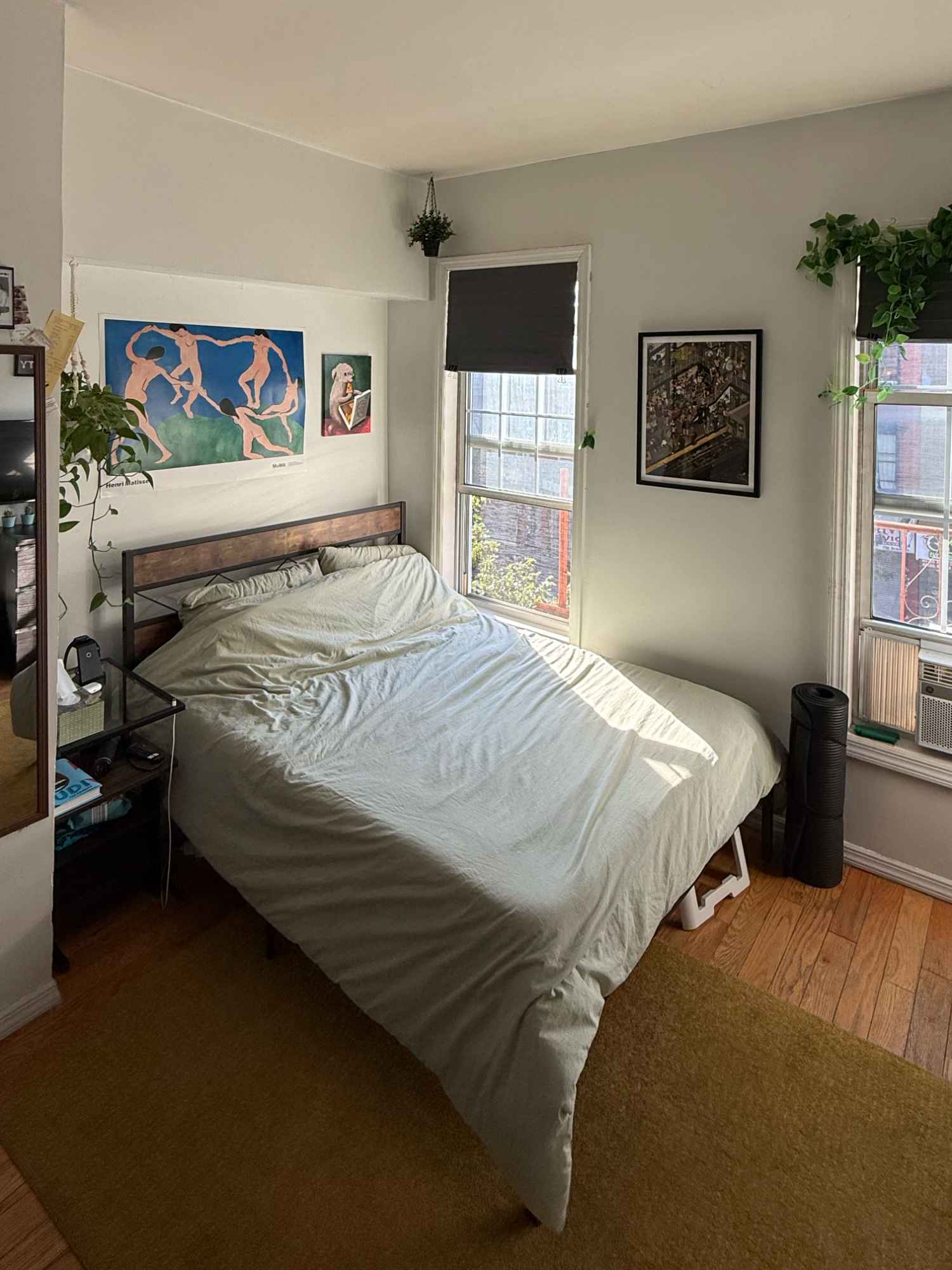 *UTILITIES INCLUDED*
Our apartment is a cozy, welcoming spot right on Grand St. The kitchen and dining area are compact, but we make the most of them by keeping everything clean, organized, and clutter-free. Since there are three of us, we try to keep kitchen time balanced—meal prepping a few times a week helps us save time (and dishes!) while keeping the space clear for everyone. The bedrooms are surprisingly spacious for Williamsburg standards, each with its own closet and big windows that let in plenty of natural light throughout the day and all year round. And while you’ll occasionally hear the buzz of Grand St., it adds a touch of that lively New York energy.
The apartment is fully furnished, plants and all, so you won’t need to bring much unless you want to bring something like your own bed frame. We’re a considerate, easygoing household that values kindness, respect, and good vibes. Ideally looking for someone open-minded, responsible, and friendly who appreciates an inclusive, welcoming home.