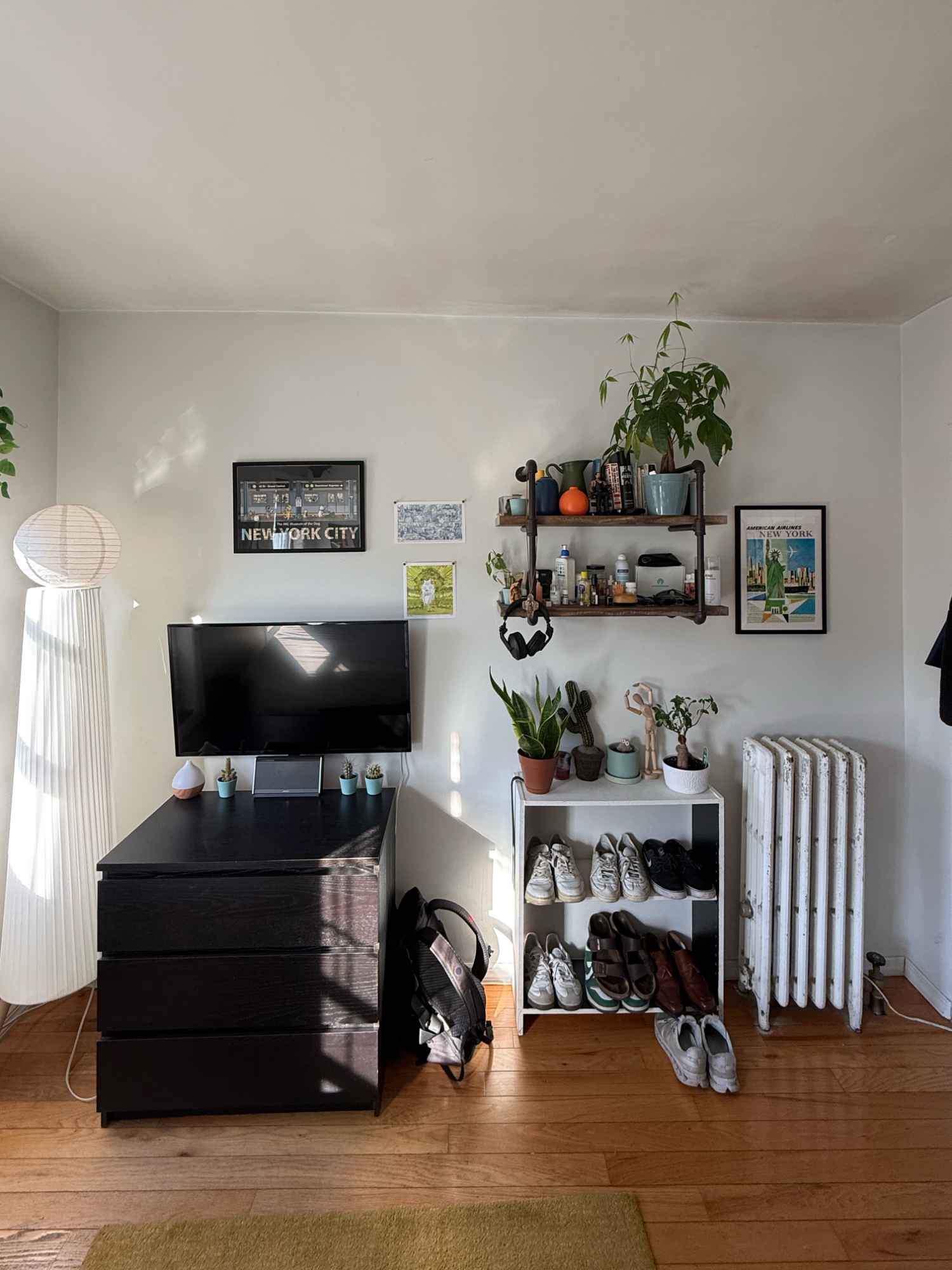 *UTILITIES INCLUDED*
Our apartment is a cozy, welcoming spot right on Grand St. The kitchen and dining area are compact, but we make the most of them by keeping everything clean, organized, and clutter-free. Since there are three of us, we try to keep kitchen time balanced—meal prepping a few times a week helps us save time (and dishes!) while keeping the space clear for everyone. The bedrooms are surprisingly spacious for Williamsburg standards, each with its own closet and big windows that let in plenty of natural light throughout the day and all year round. And while you’ll occasionally hear the buzz of Grand St., it adds a touch of that lively New York energy.
The apartment is fully furnished, plants and all, so you won’t need to bring much unless you want to bring something like your own bed frame. We’re a considerate, easygoing household that values kindness, respect, and good vibes. Ideally looking for someone open-minded, responsible, and friendly who appreciates an inclusive, welcoming home.