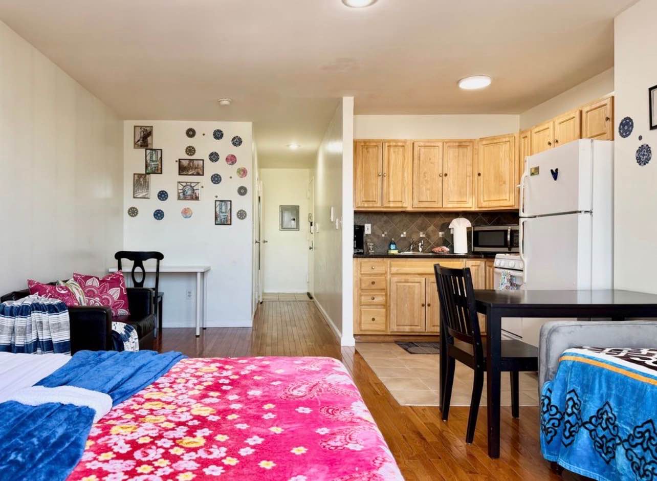 Room rental in 2285 Pacific St #3r, Brooklyn, NY 11233, USA - entire Room